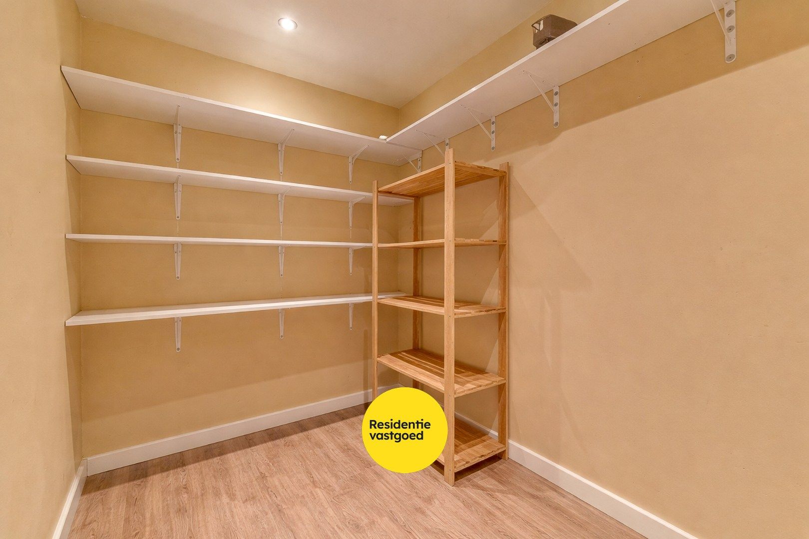 Centraal gelegen handelsruimte te Gistel foto 8