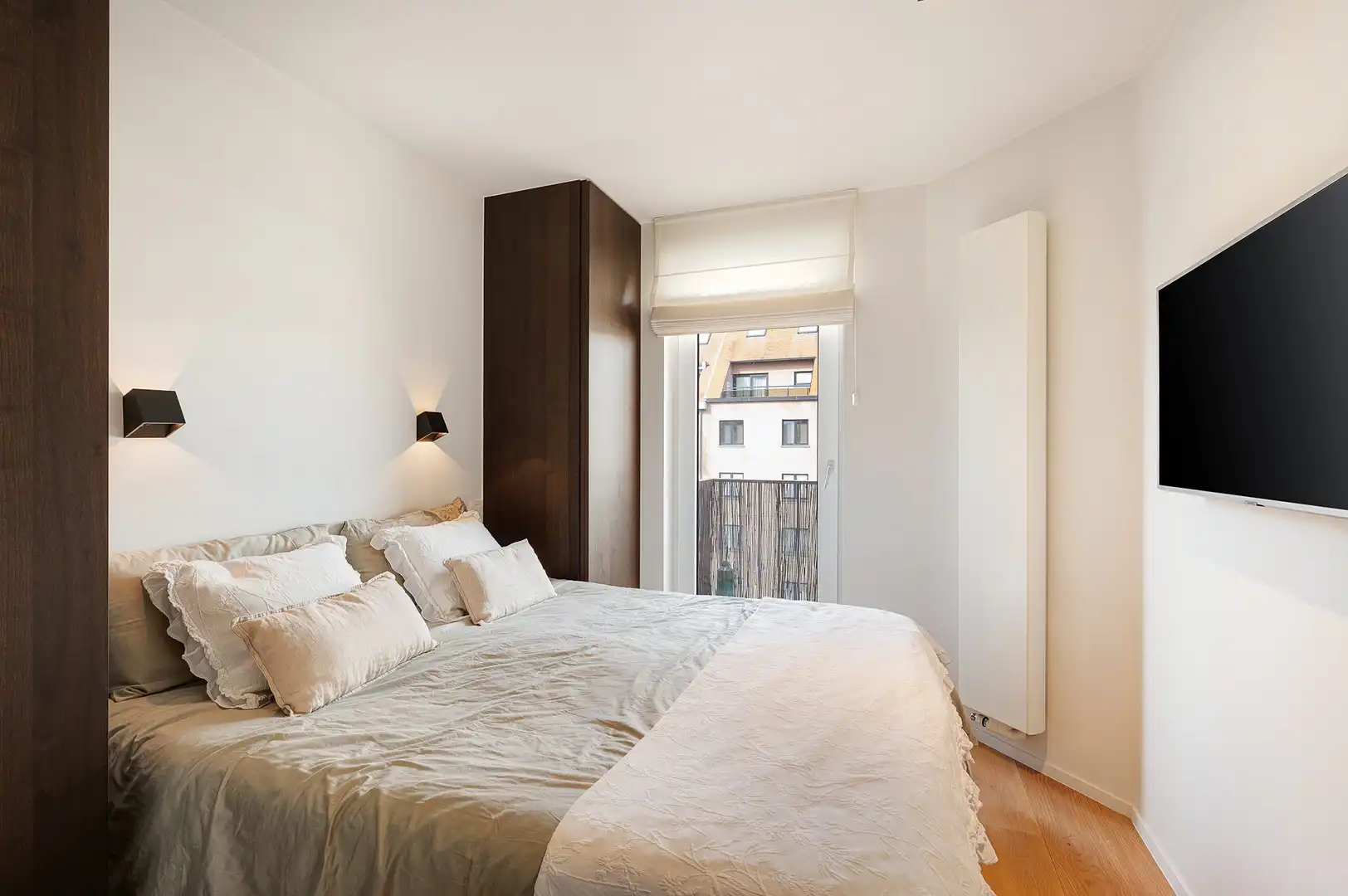 Luxueus gerenoveerd 3-slaapkamerappartement nabij zee. foto 20
