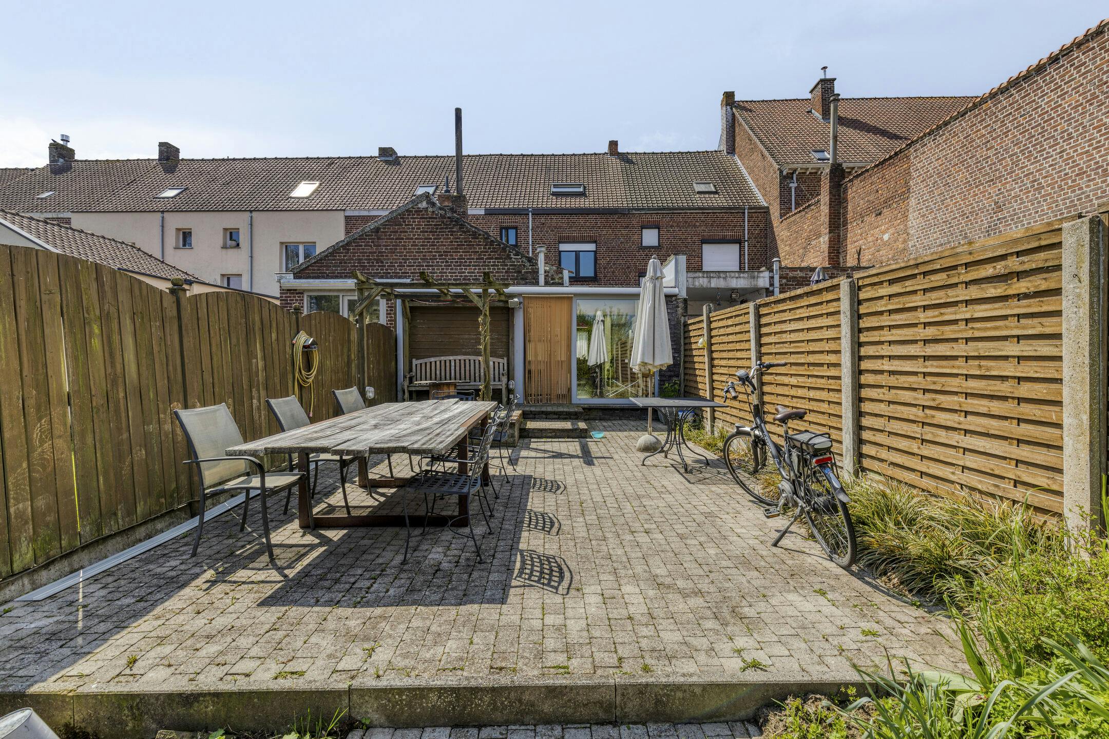 Op te frissen woning met 4 slaapkamers in Sint-Denijs foto 3