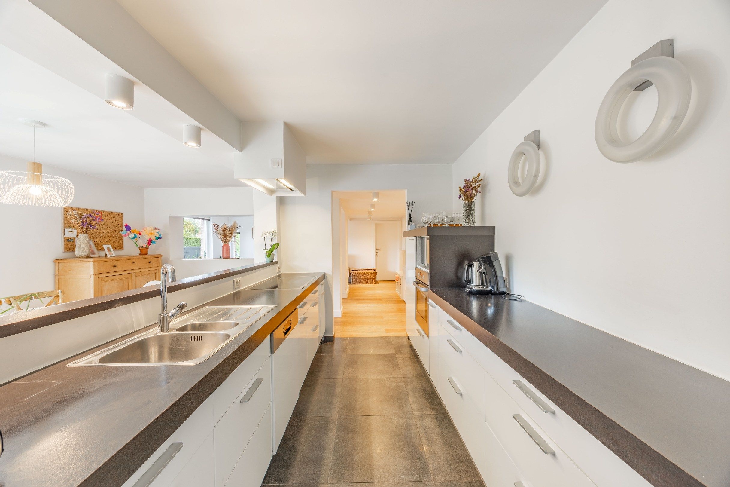 INSTAPKLARE GEZINSWONING MET GARAGE foto 9