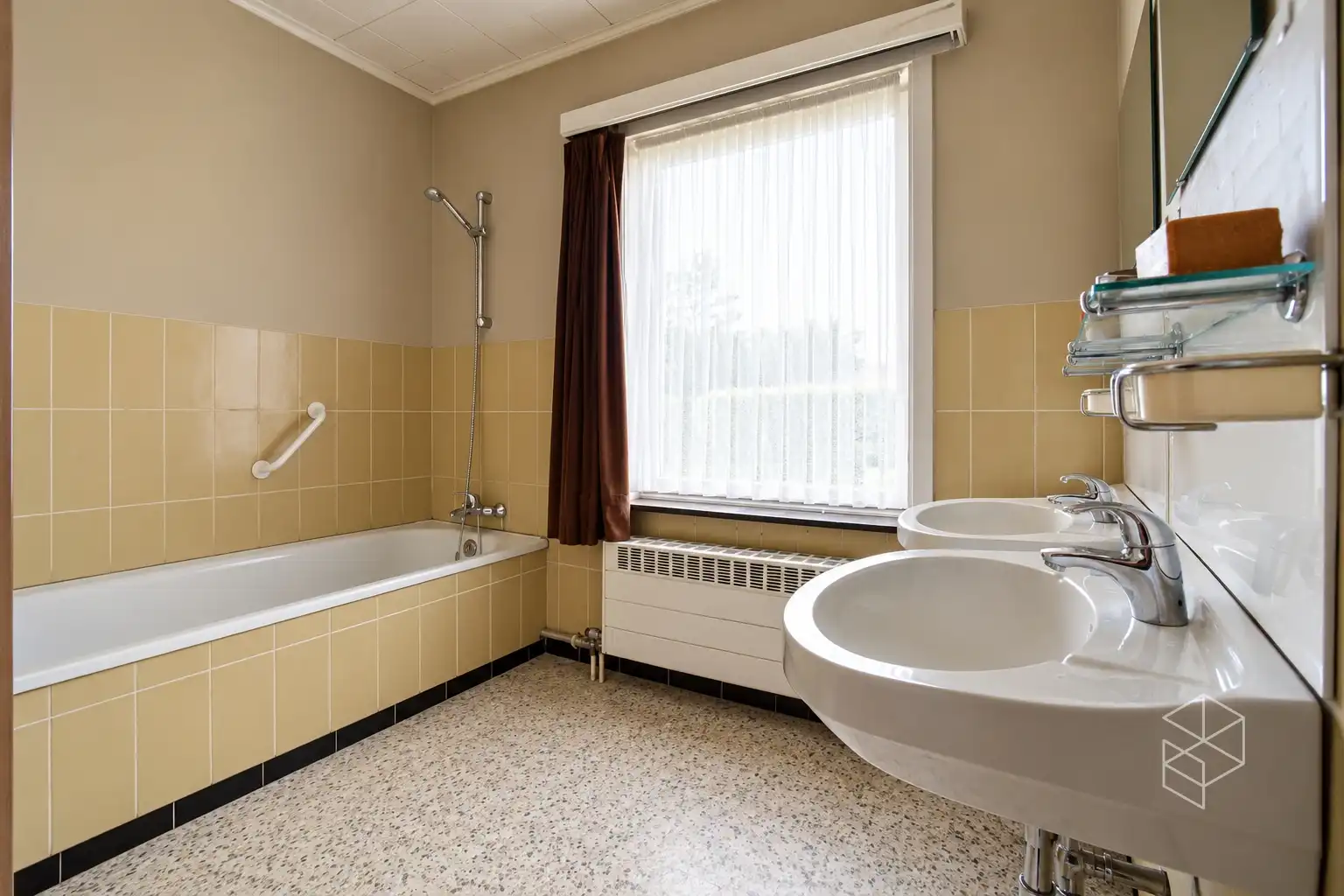 Zeer goed onderhouden gezinswoning met 4 slaapkamers en zonnige tuin foto 14