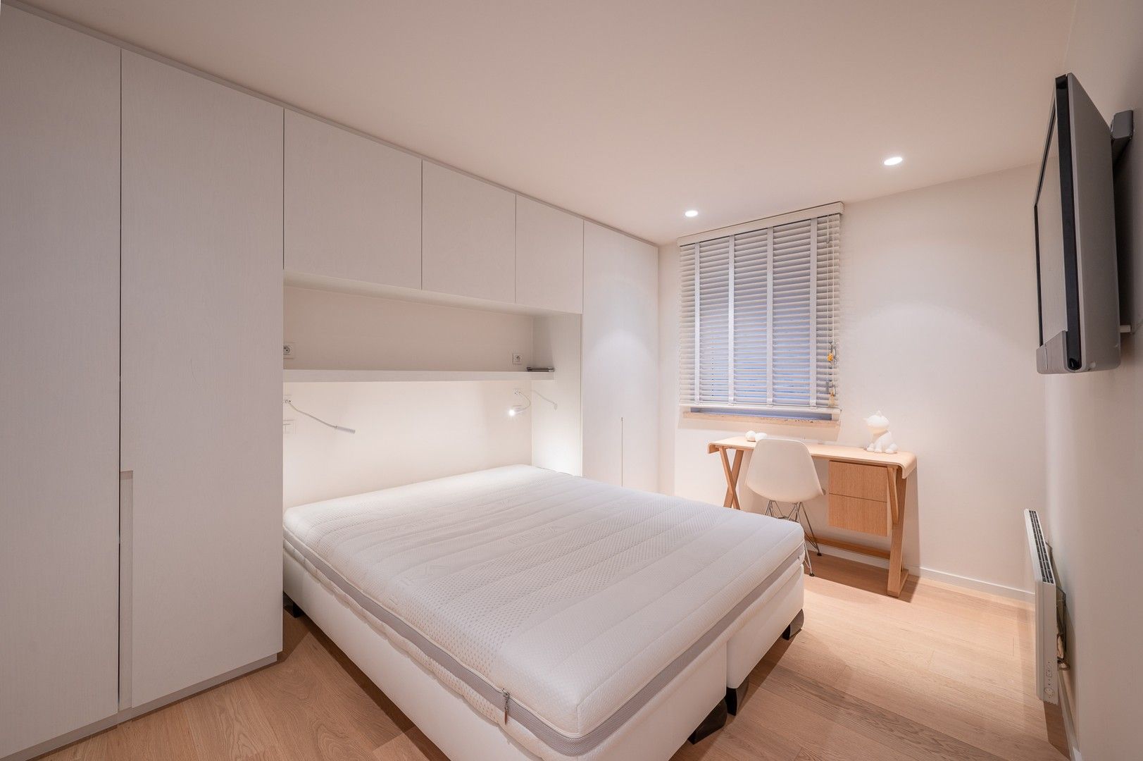 Hedendaags appartement genietend van een open zicht, centraal gelegen op de Kustlaan in het Zoute. foto 16