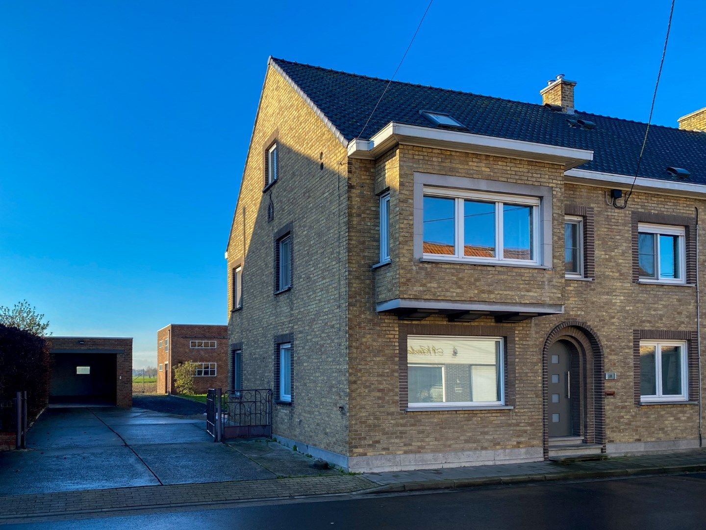 Woning met 4 slaapkamers, garage, loods en tuin. foto 28