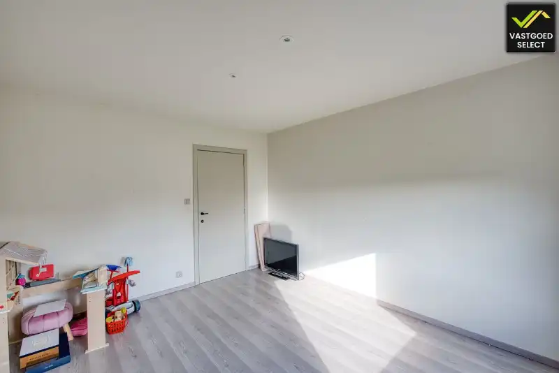 Halfopen bebouwing met 3 slaapkamers op 1358 m2, terras en ruime tuin te Adegem foto 9