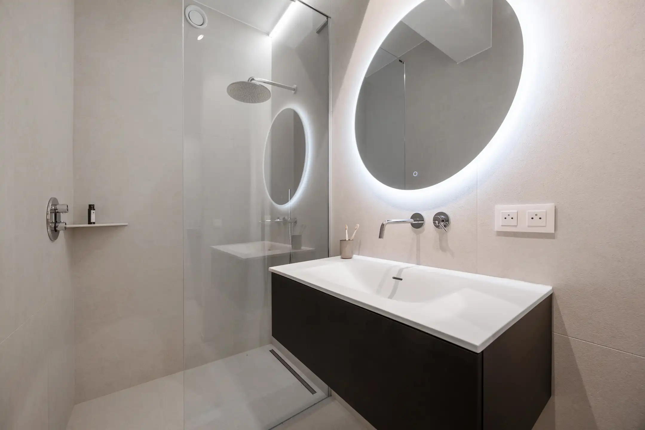 Stijlvol penthouse met panoramisch zicht op stad en haven foto 28