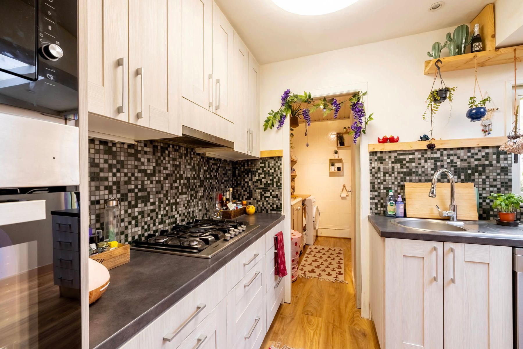 Woning met 3 slpk + bureau, kelder/zolder, tuin en servitude foto 10