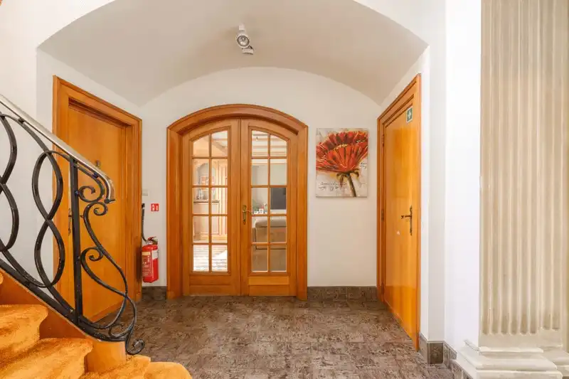 🏡 Unieke herenwoning te huur in het hart van Aarsele! foto 13