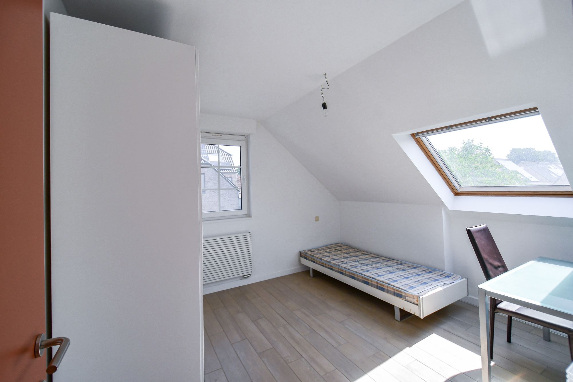 Recente woning gelegen in een gezellige rustige straat vlakbij het kanaal foto 16