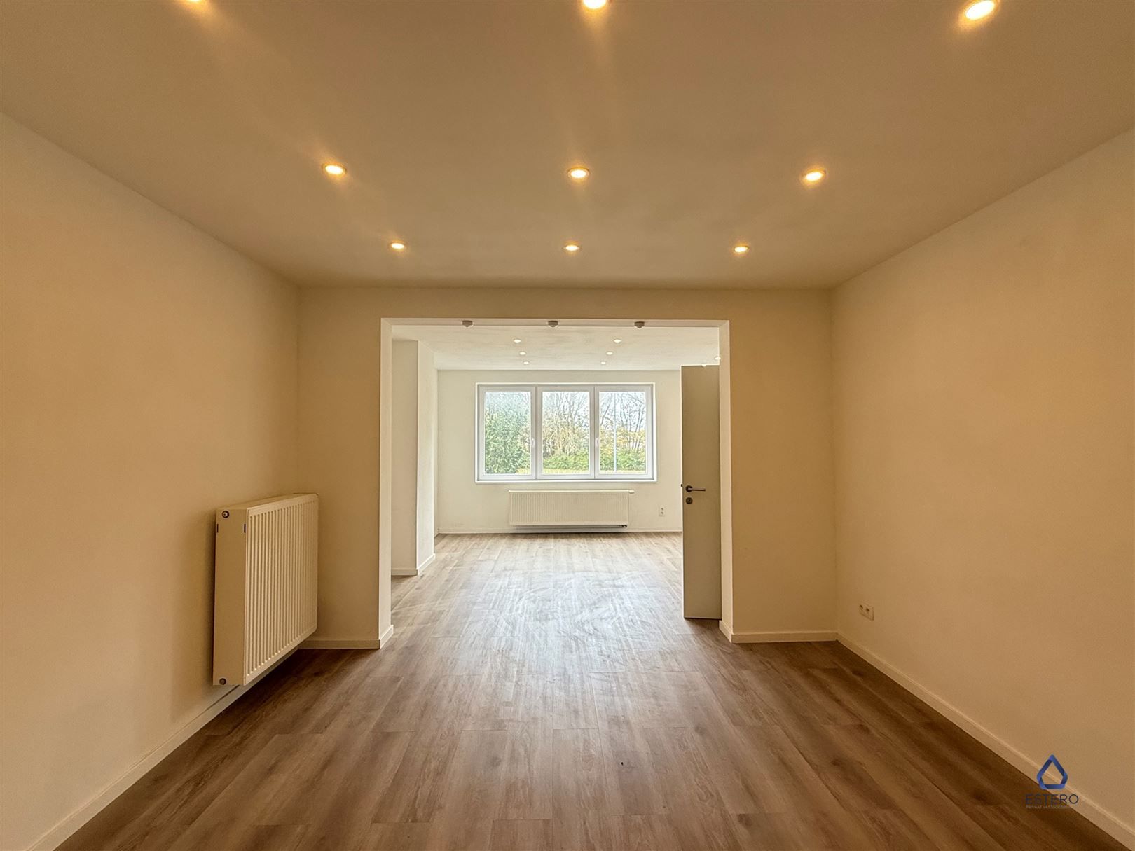 Appartement te huur - Dr. Eduard Moreauxlaan 87 foto {{pictureIndex}}