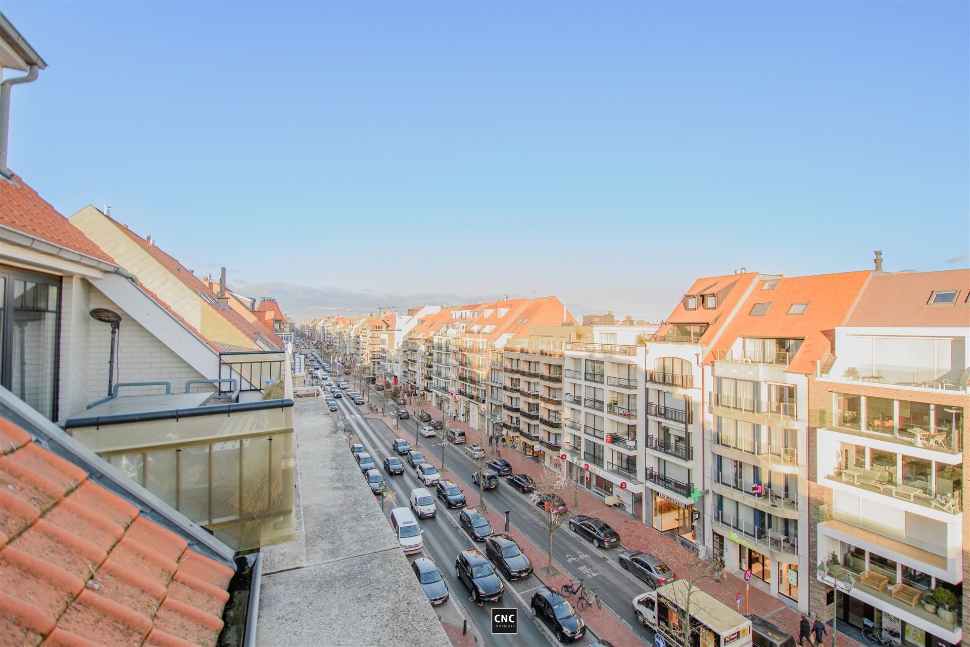 ONGEMEUBELD: Duplex-appartement met 3 slaapkamers met open zicht in het centrum van Knokke. foto 7