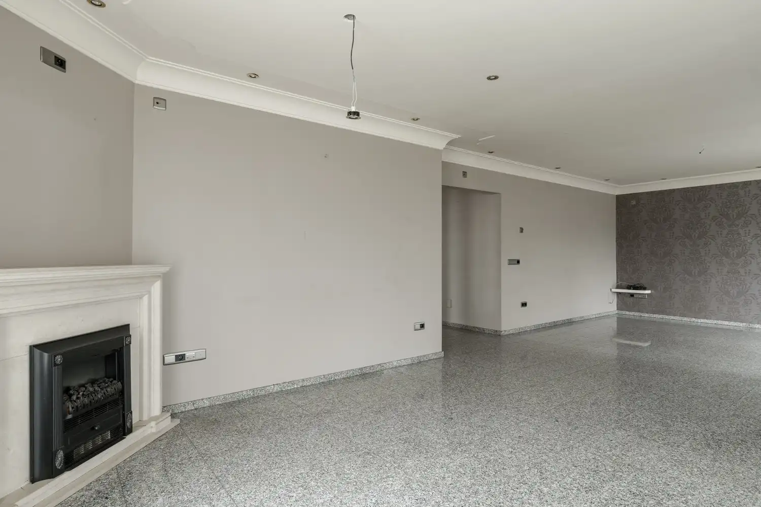 BEDRIJFSPAND MET CONCIERGEWONING foto 25