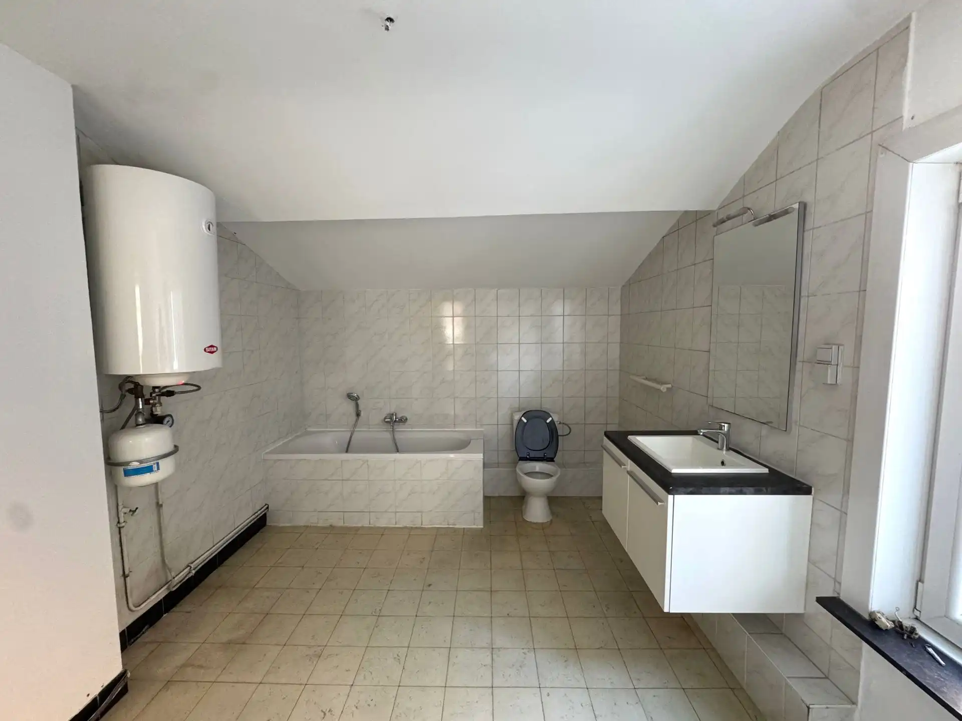 Gesloten bebouwing op rustige locatie in Maasmechelen foto 6