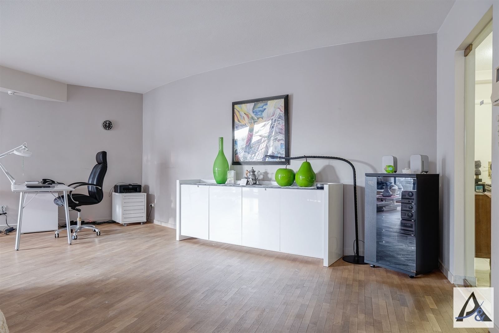 Ruim appartement met twee staanplaatsen in centrum Bilzen! foto 7