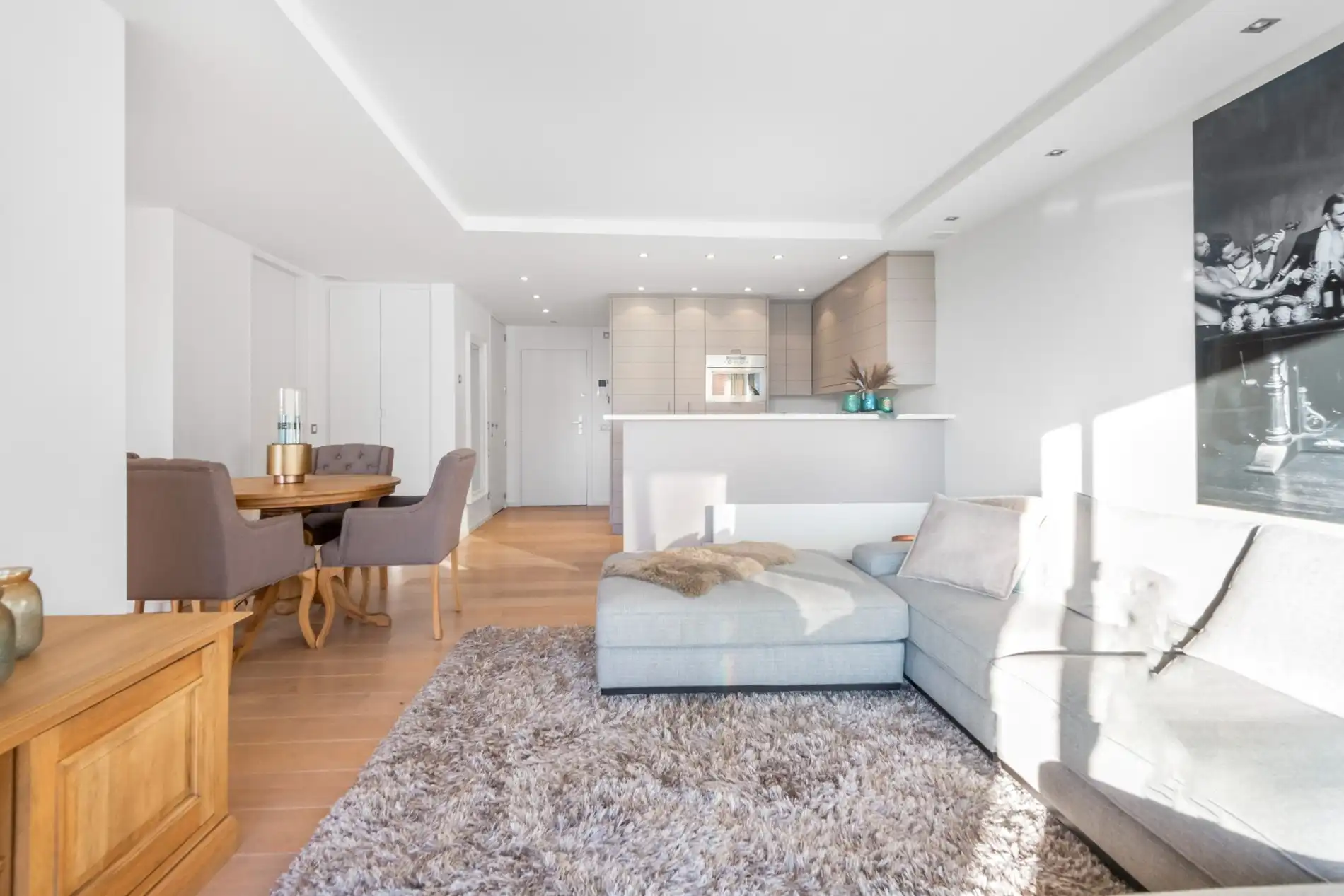 Aangenaam appartement met zuidgericht terras en open zicht, gelegen in de Kustlaan in het Zoute. foto 4