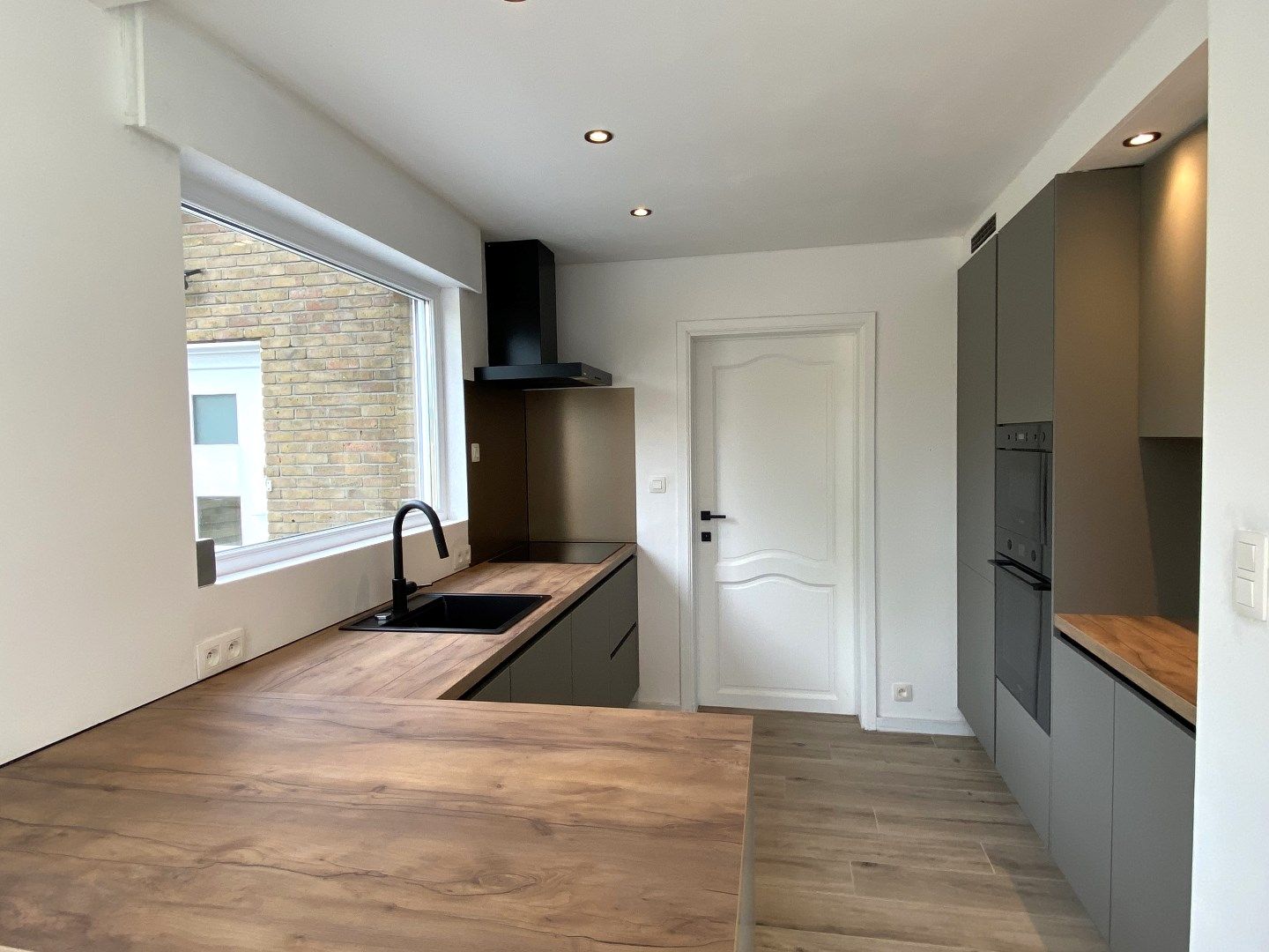 HALF OPEN WONING MET TUIN | 3 SLPKS | UITERST RUSTIGE LIGGING foto 4