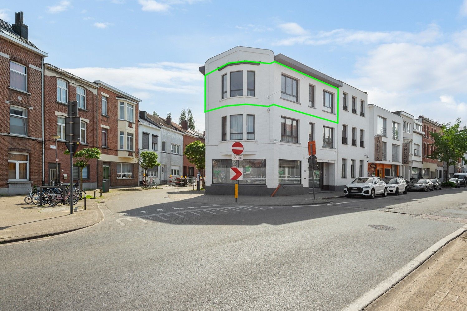 Gerenoveerd hoekappartement met twee slaapkamers en terras te Merksem. foto 16