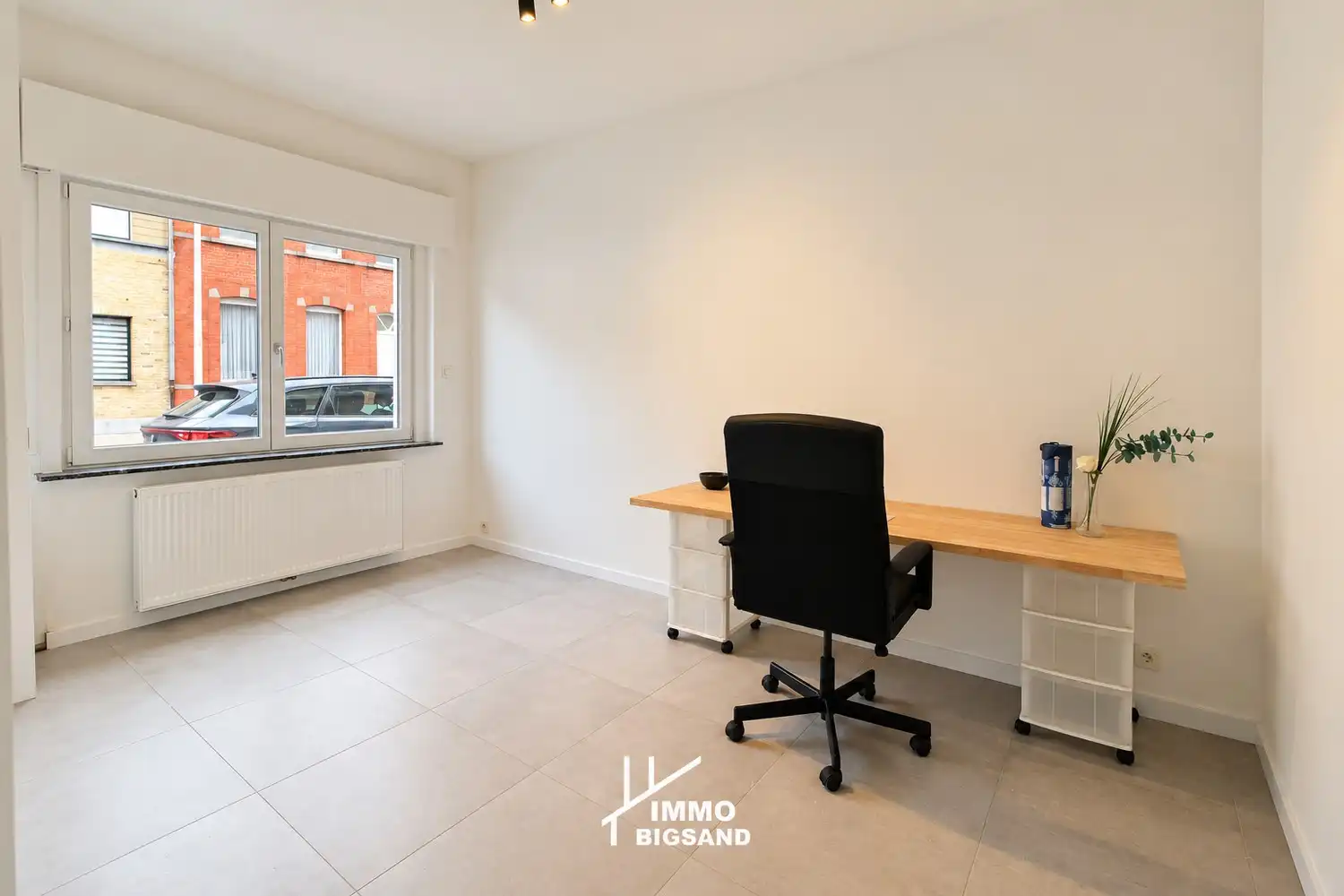 Volledig gerenoveerde woning met tuin en 3 slaapkamers met uitweg foto 9