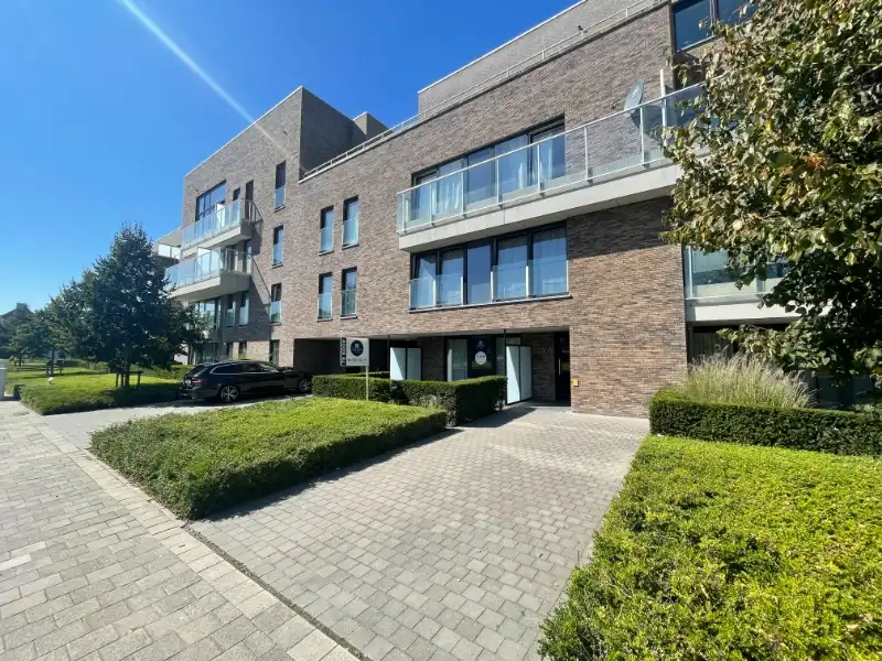 Instapklaar appartement/kantoor/praktijk met tuin en terrassen nabij Technologiepark foto 3