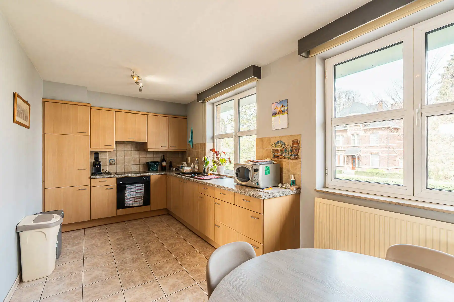 Ontzettend ruim en lichtrijk duplex-appartement incl garagebox foto 9