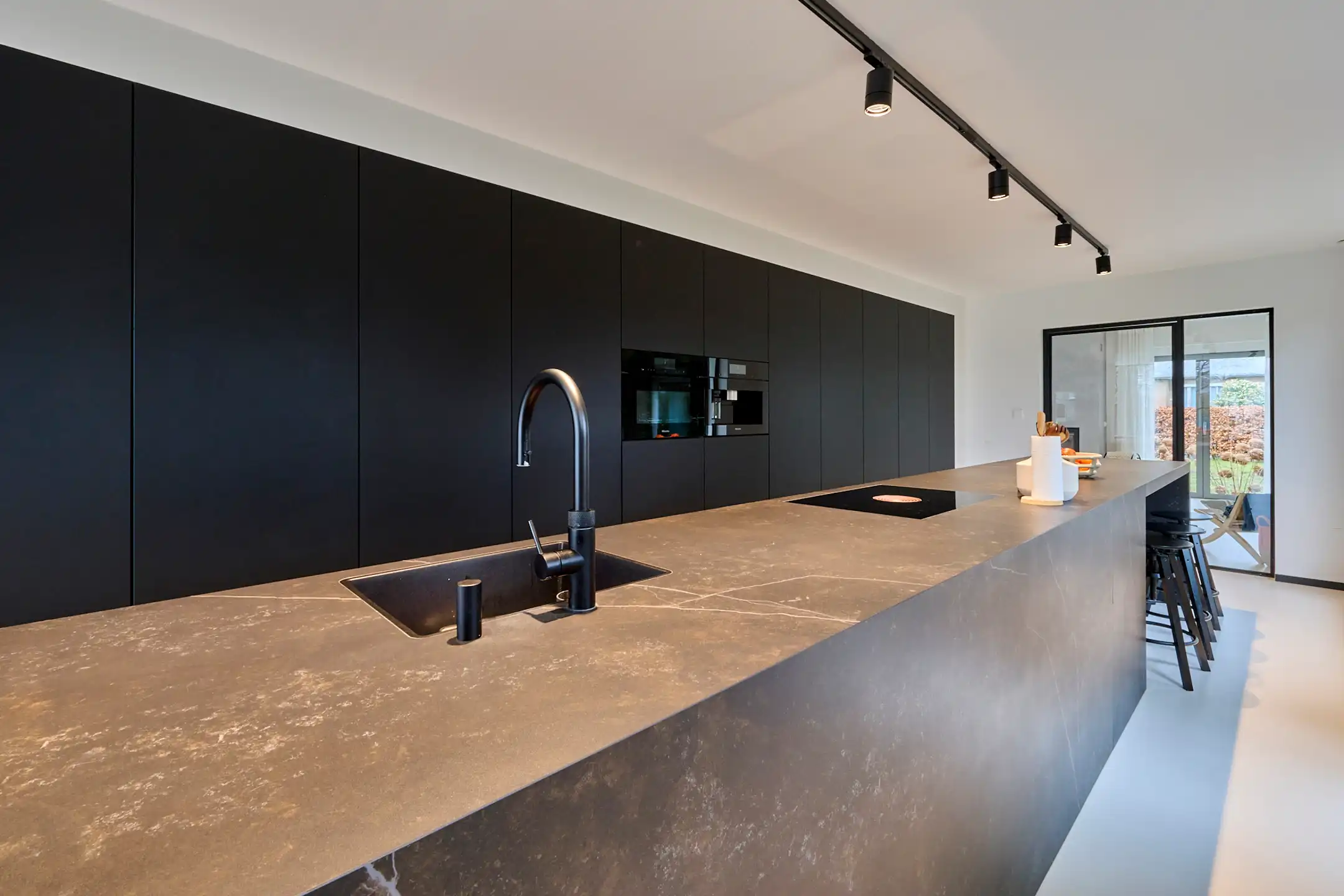 Prachtig vernieuwde villa op een rustige ligging in Genk foto 7