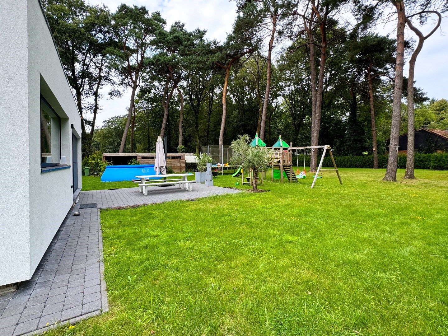 Prachtig gerenoveerde villa  met 4 slpk's, een bew. opp. van 200 m² op een uiterst rustig en groene ligging te Schilde foto 27