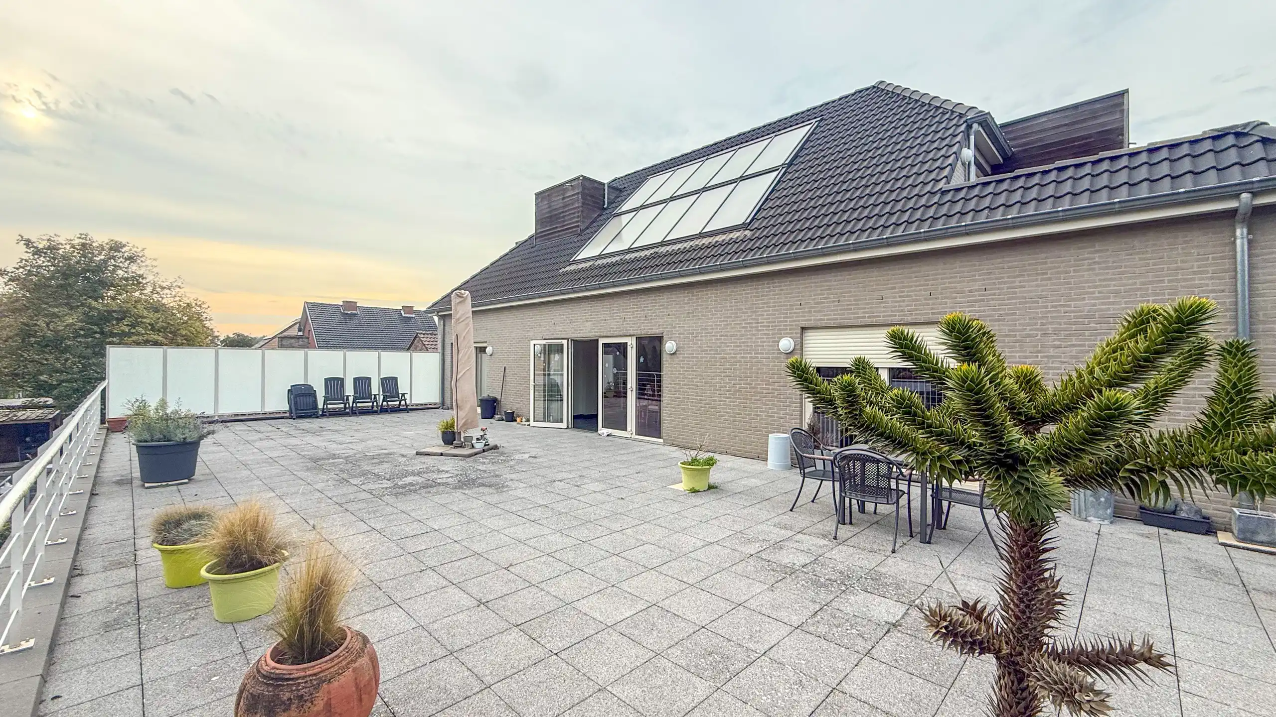 Veelzijdig investeringspand met 10 kamers, lift en kelder! foto 131