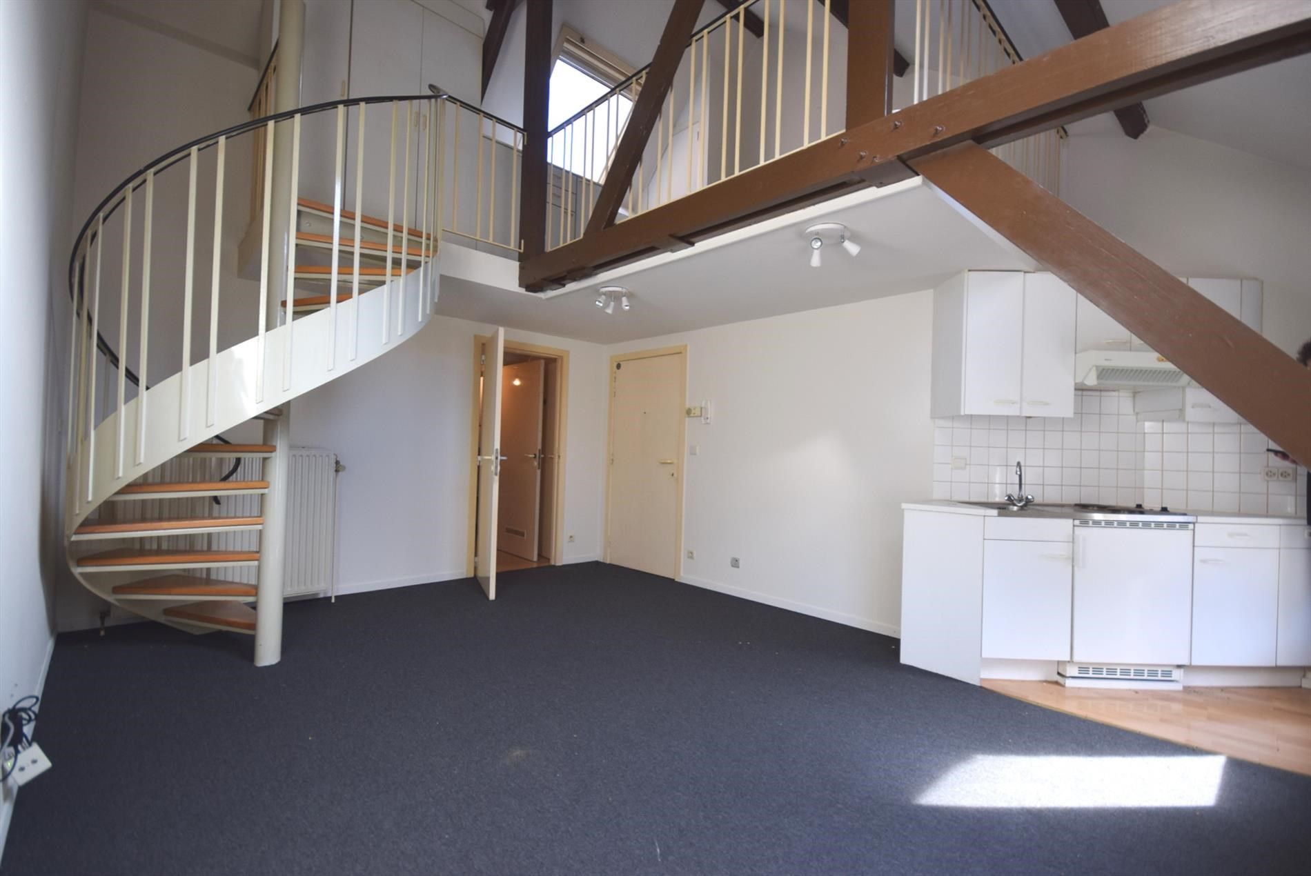 EENSLAAPKAMER DAKAPPARTEMENT IN STADSCENTRUM ROESELARE  foto 3