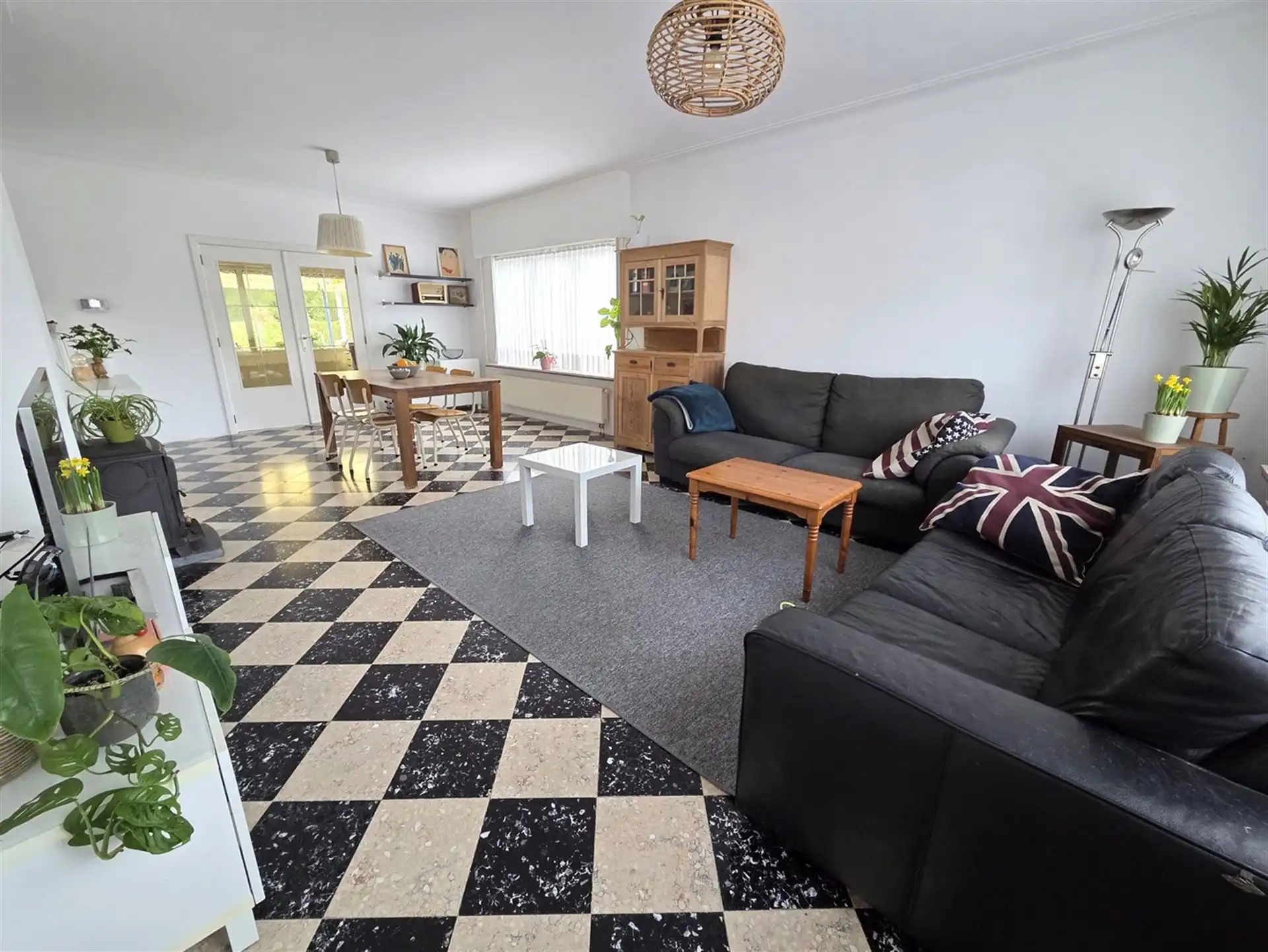 Ruime woning met 3 ruime slaapkamers en bureau, grote zolder en optioneel achterliggend weiland foto 7