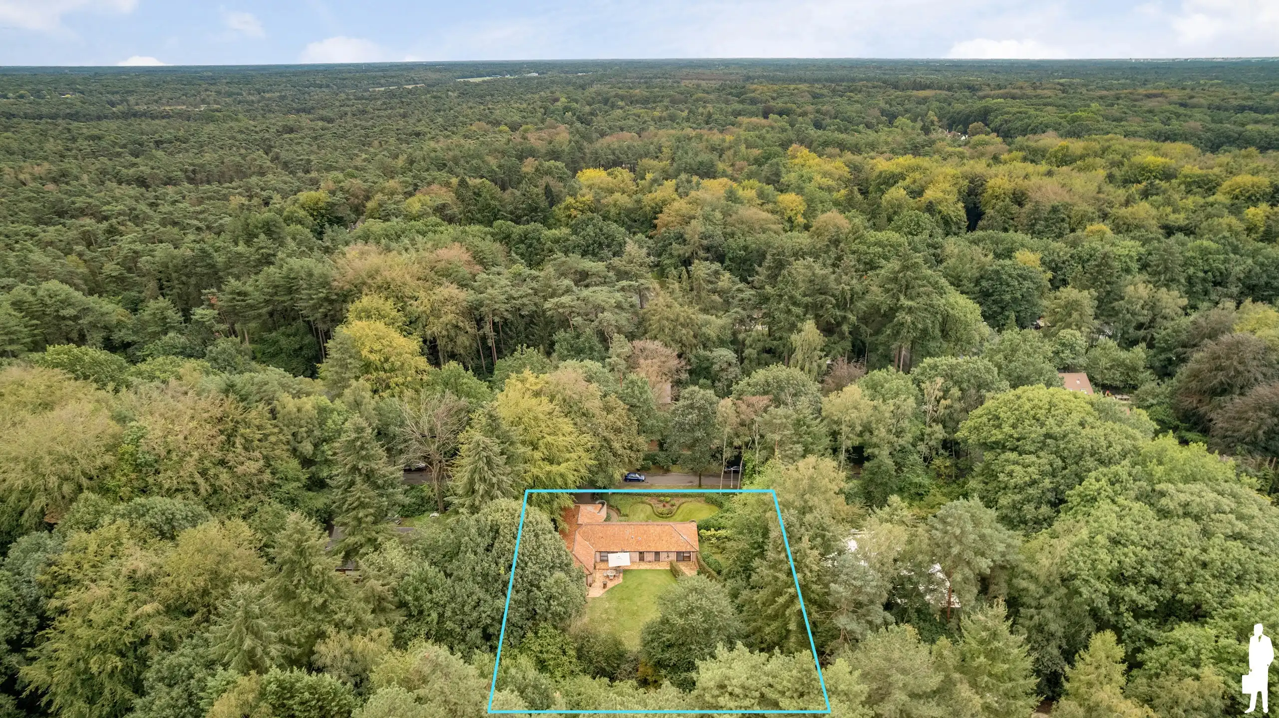 Karaktervolle gelijkvloerse villa op ca. 2.000 m² in zeer rustige, gegeerde en autoluwe wijk Dennendael en dichtbij het natuurgebied foto 61