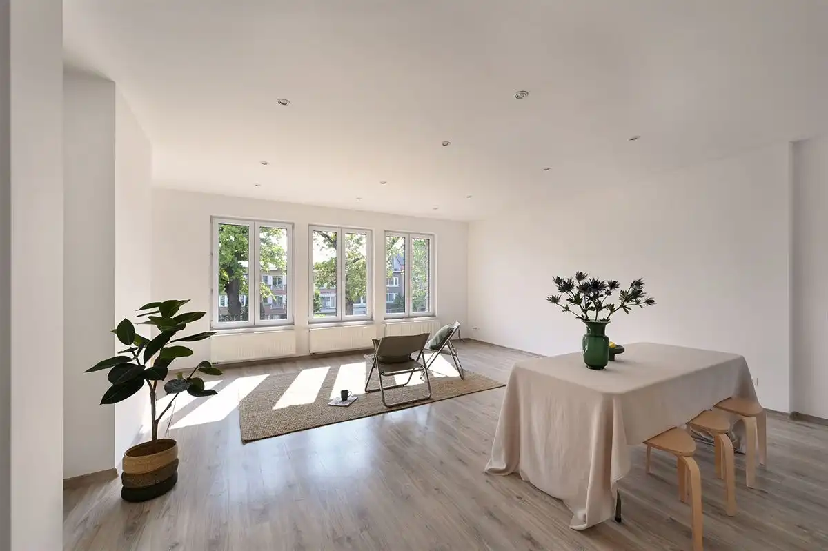 Ruim en lichtrijk appartement te Merksem foto 5