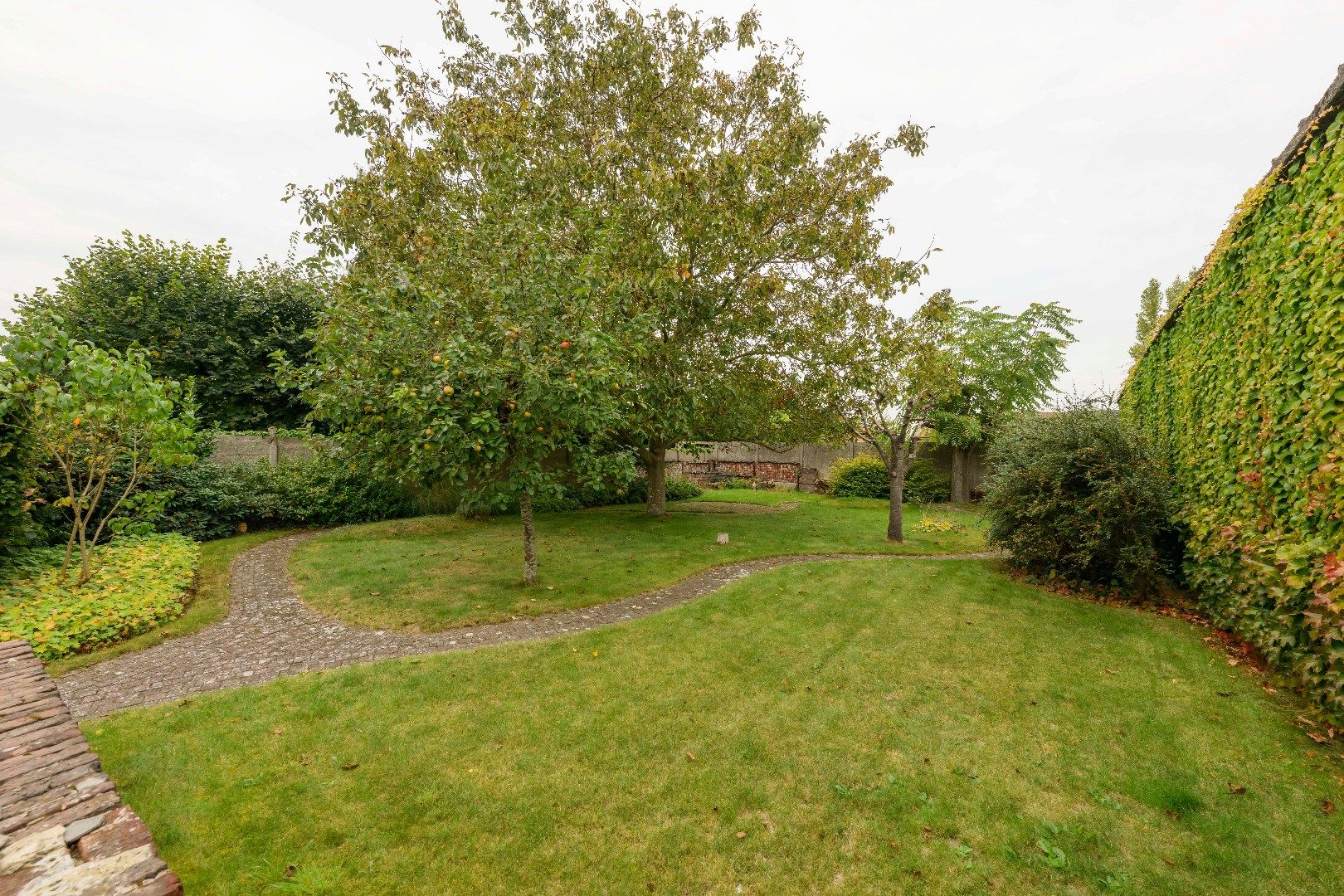 AUTHENTIEKE INTERBELLUM WONING OP 705 m² MET GARAGE en TUIN  foto 3