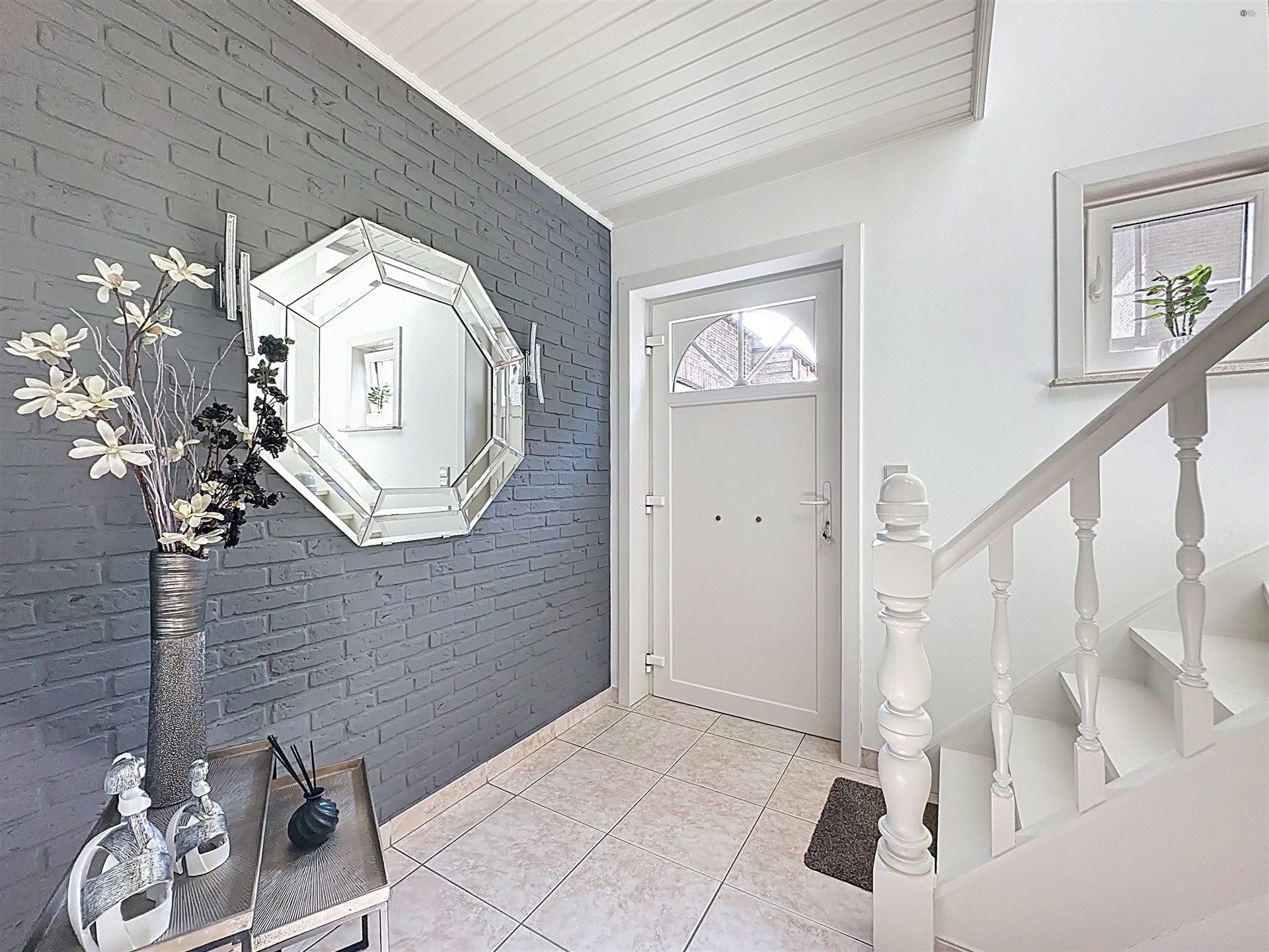 Rustig gelegen, instapklare, half open bebouwing met 5 slaapkamers, garage op perceel van 465m²! foto 13