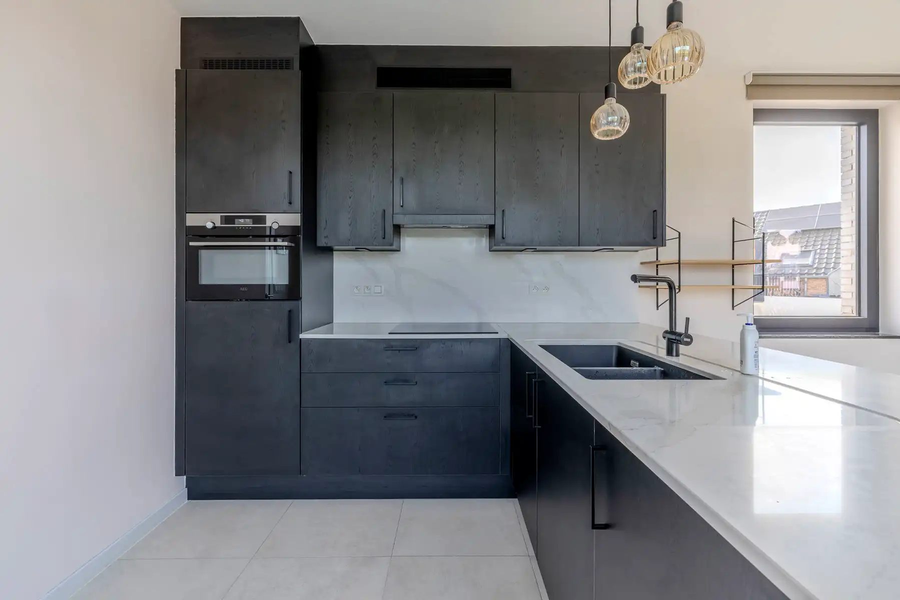 Recent appartement met o.a. 2 slaapkamers en staanplaats foto 4