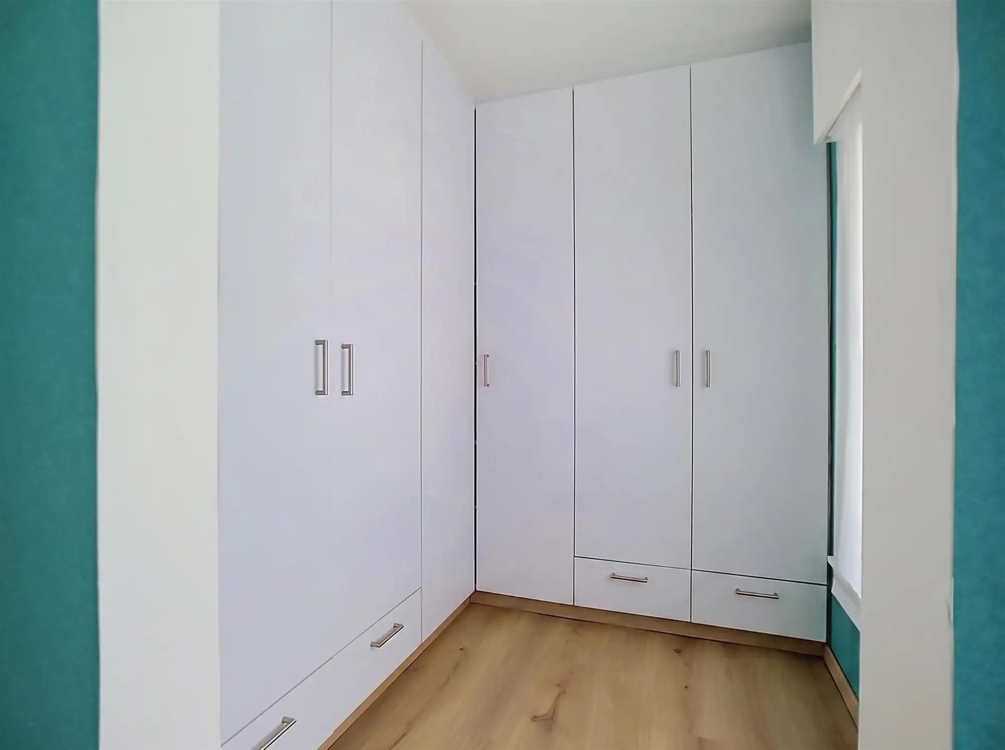 Ruime gerenoveerde gezinswoning met 4 slaapkamers foto 14