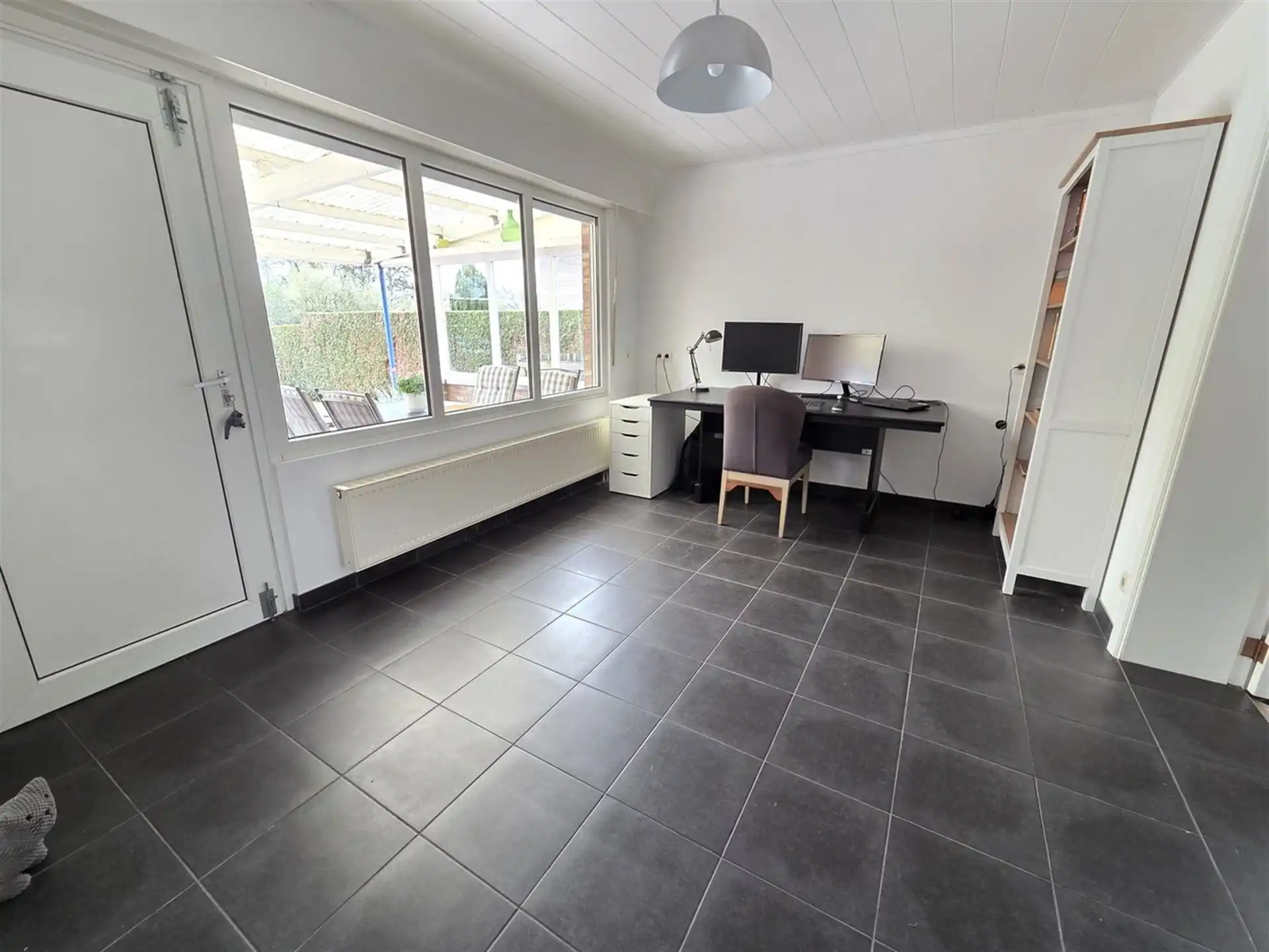 Ruime woning met 3 ruime slaapkamers en bureau, grote zolder en optioneel achterliggend weiland foto 8