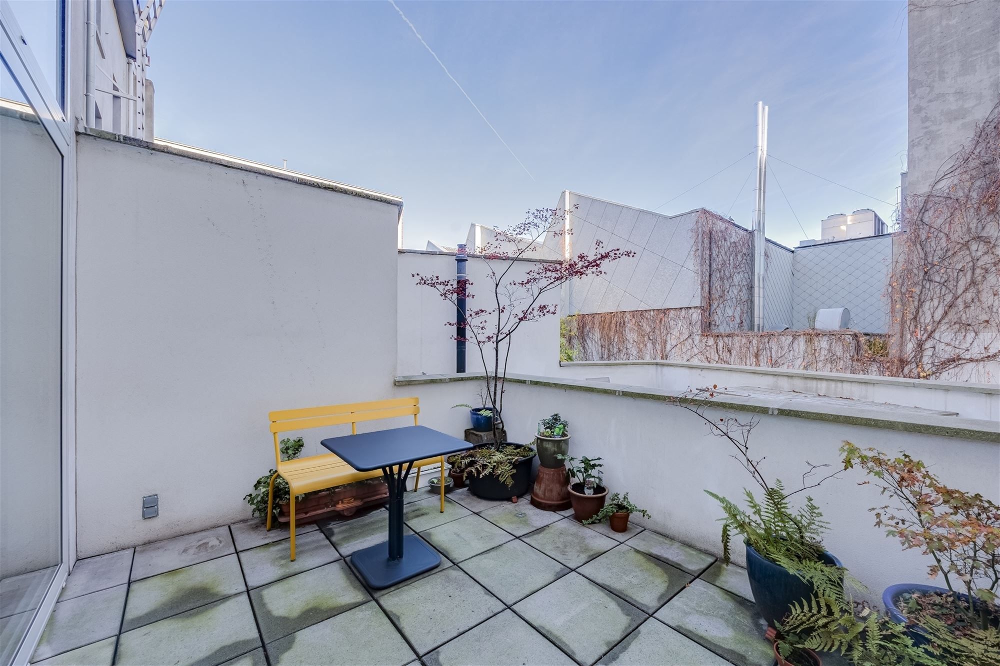 Unieke woning met 3 slk en groot terras aan een zonnig plein foto 3