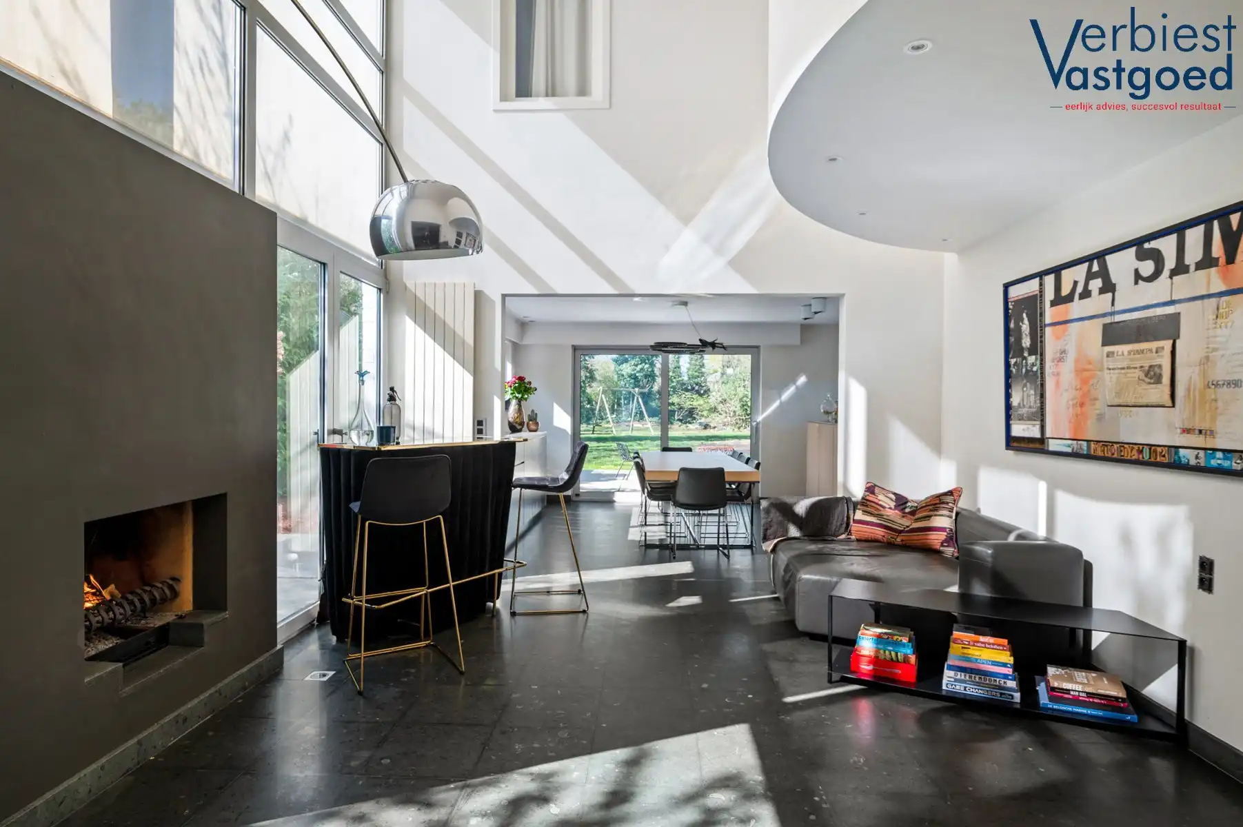 Exclusieve en lichtrijke villa met tuin op toplocatie foto {{pictureIndex}}