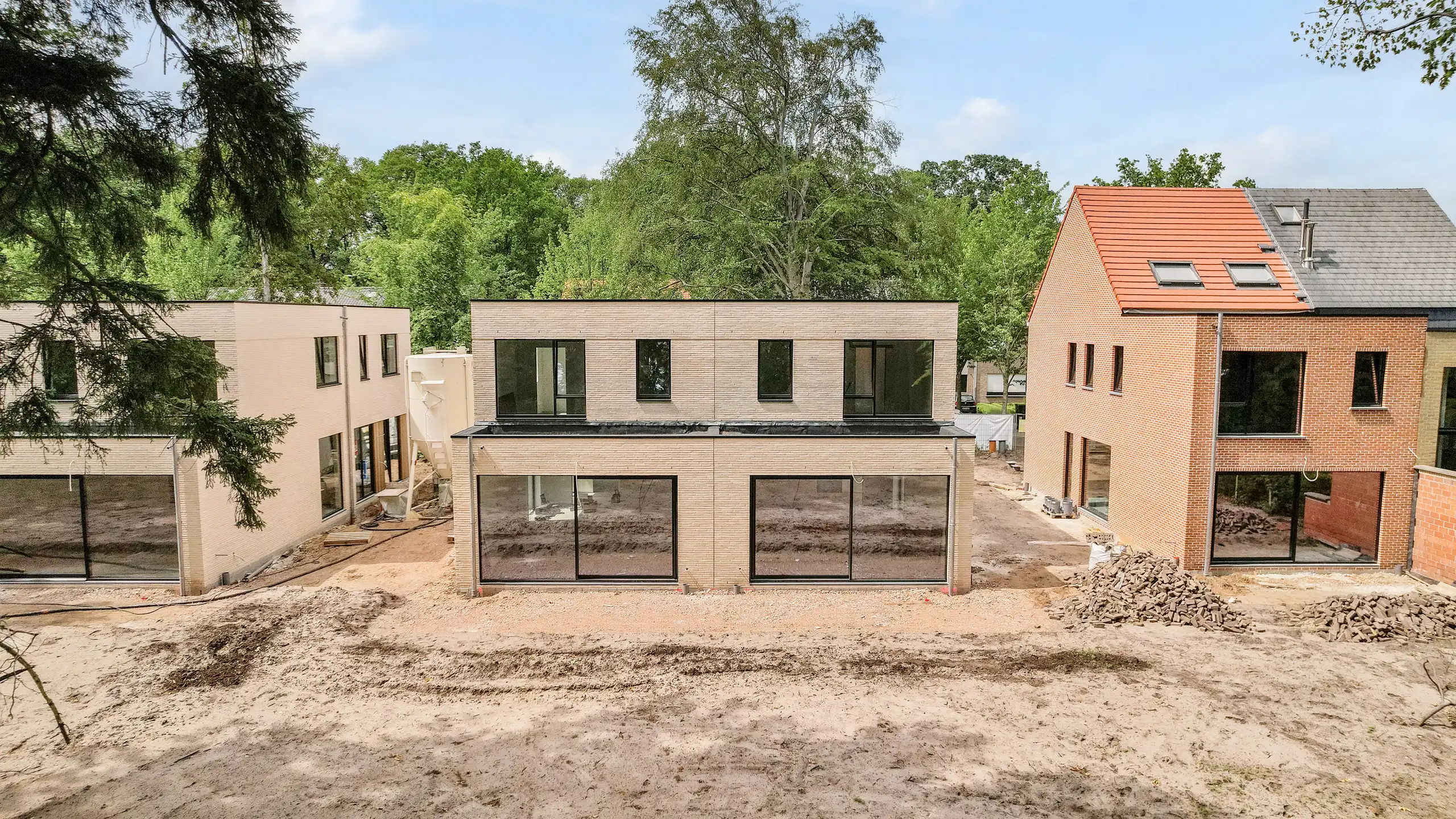 Nieuwbouwproject met halfopen woningen, 4 slpk en 2 badk! foto 2