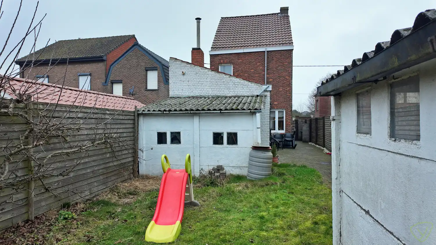 Volledig gerenoveerde woning met carport en tuin in Zelzate! foto 11