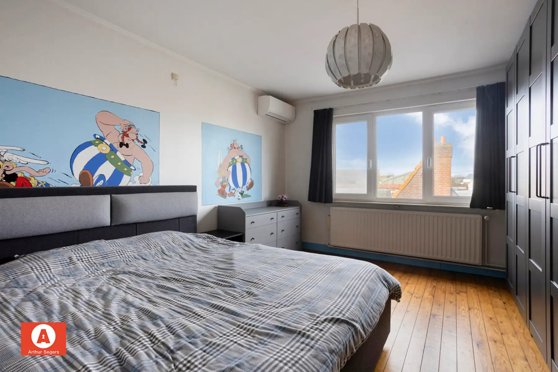 Karaktervolle open bebouwing met 5 slaapkamers en bureau foto 12