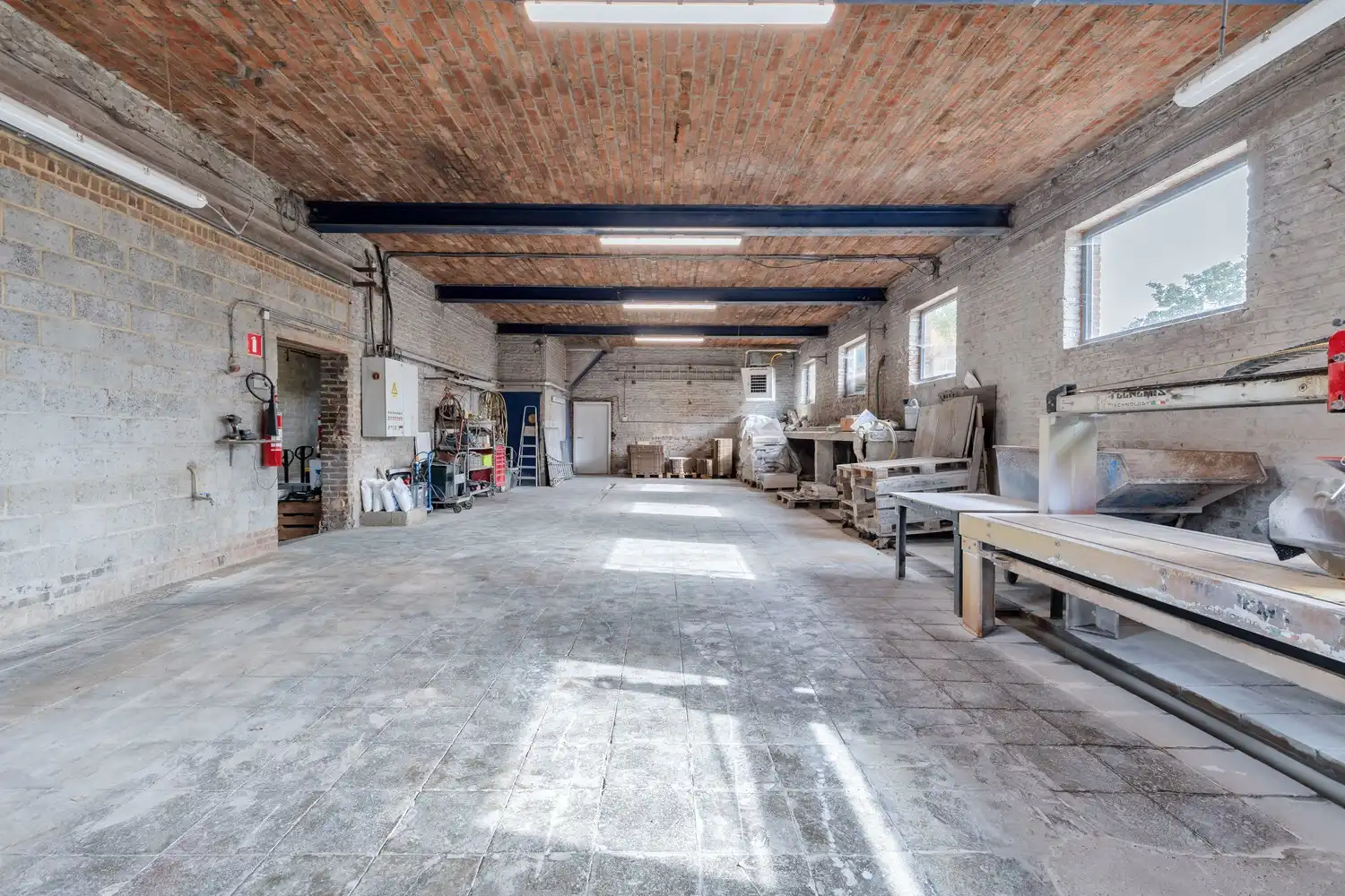 Unieke vastgoedopportuniteit! Ruim bedrijfscomplex met 2 appartementen en exclusief penthouse op 46a 55ca! foto 37