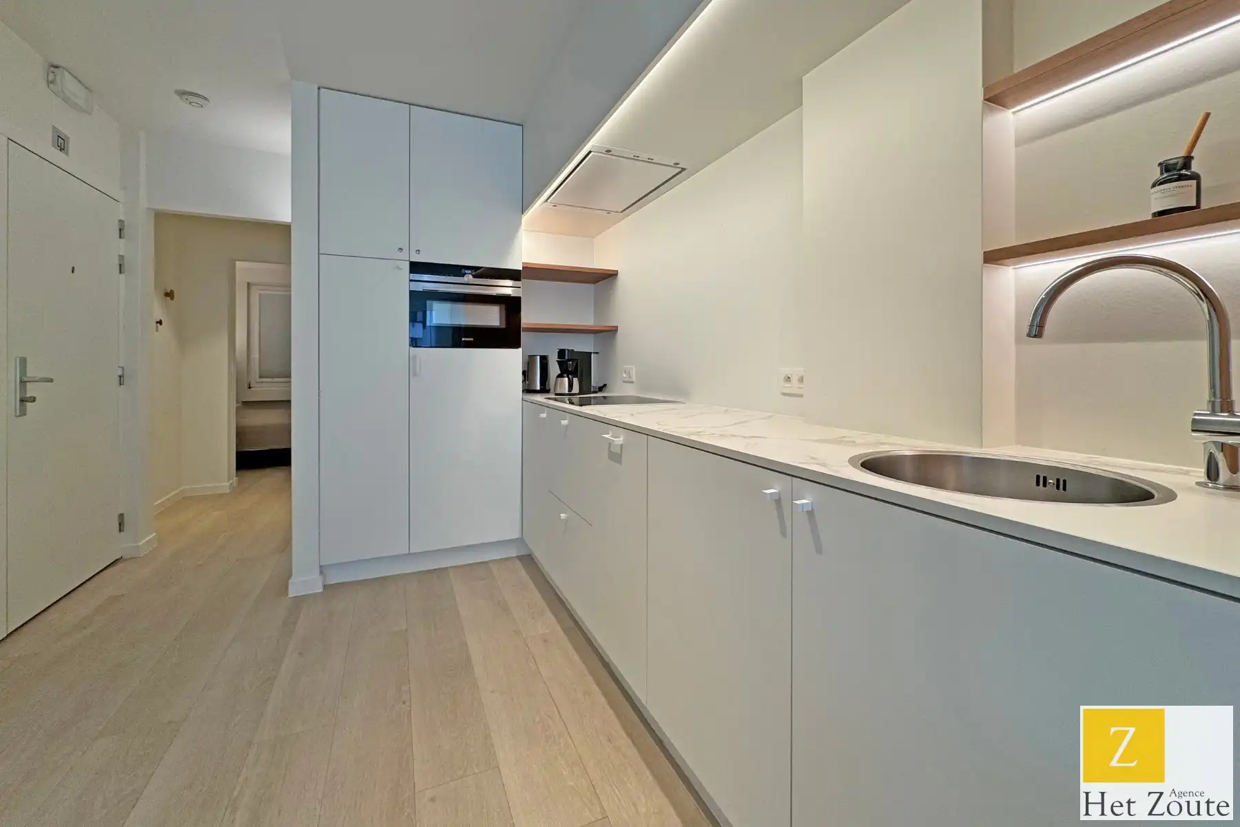 Charmant gerenoveerd appartement met zijdelings zeezicht foto 7