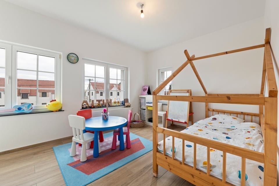 RUIME, GERENOVEERDE OPEN BEBOUWING MET 6 SLKS EN KNAPPE TUIN IN ALKEN foto 23