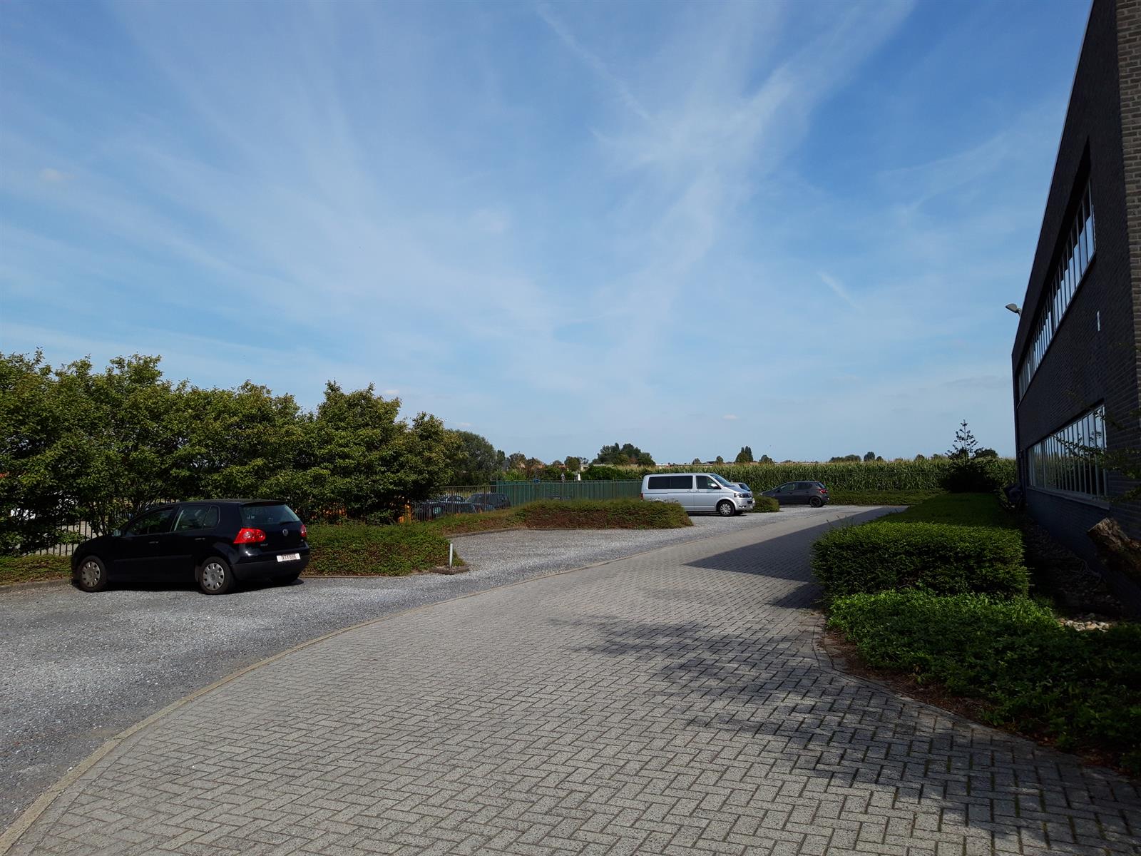 Magazijn, kantoren en toonzaal te huur in Aartselaar foto 40