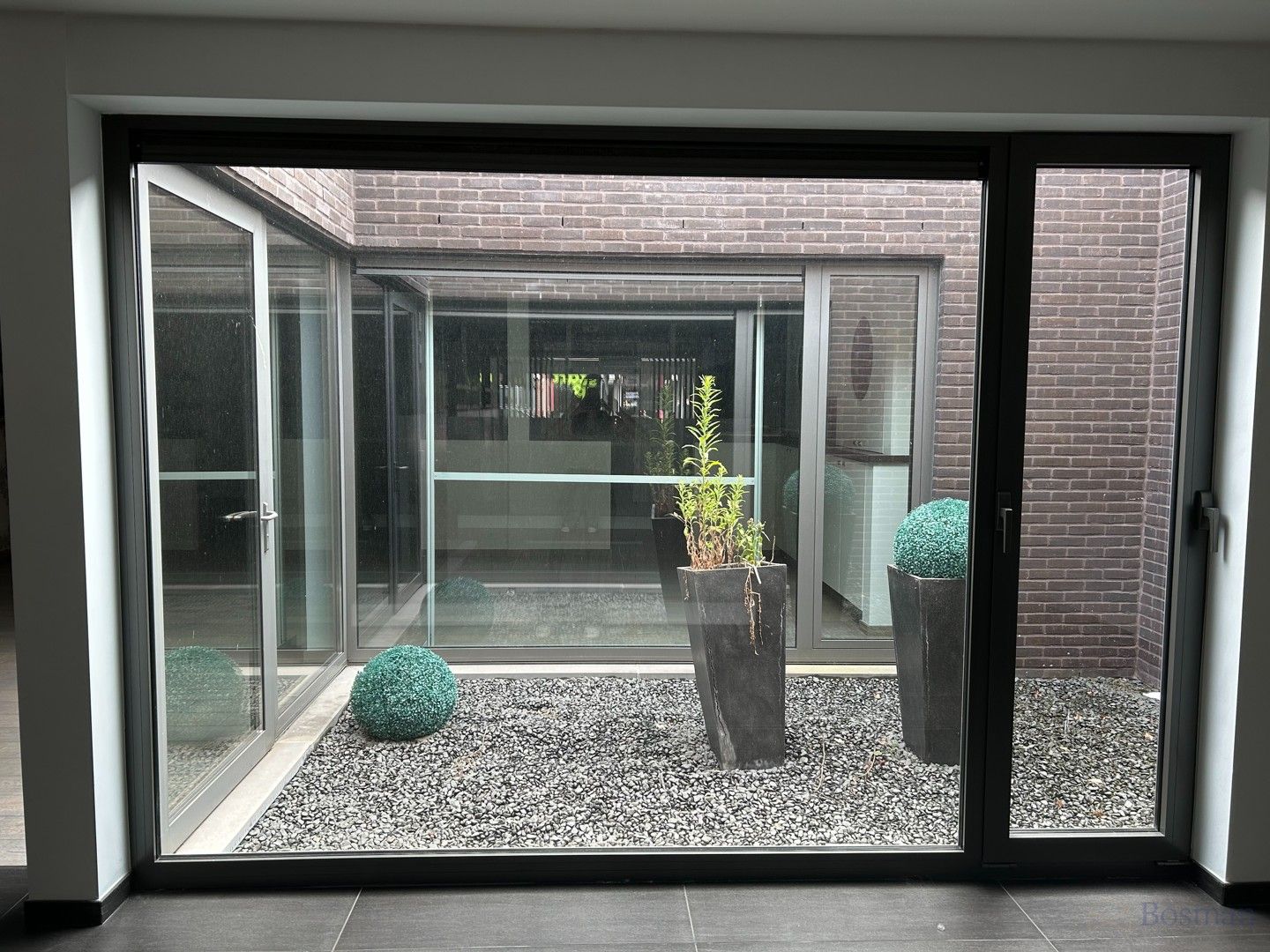 Ruim handelspand met tal van mogelijkheden in het centrum van Tessenderlo te huur foto 9