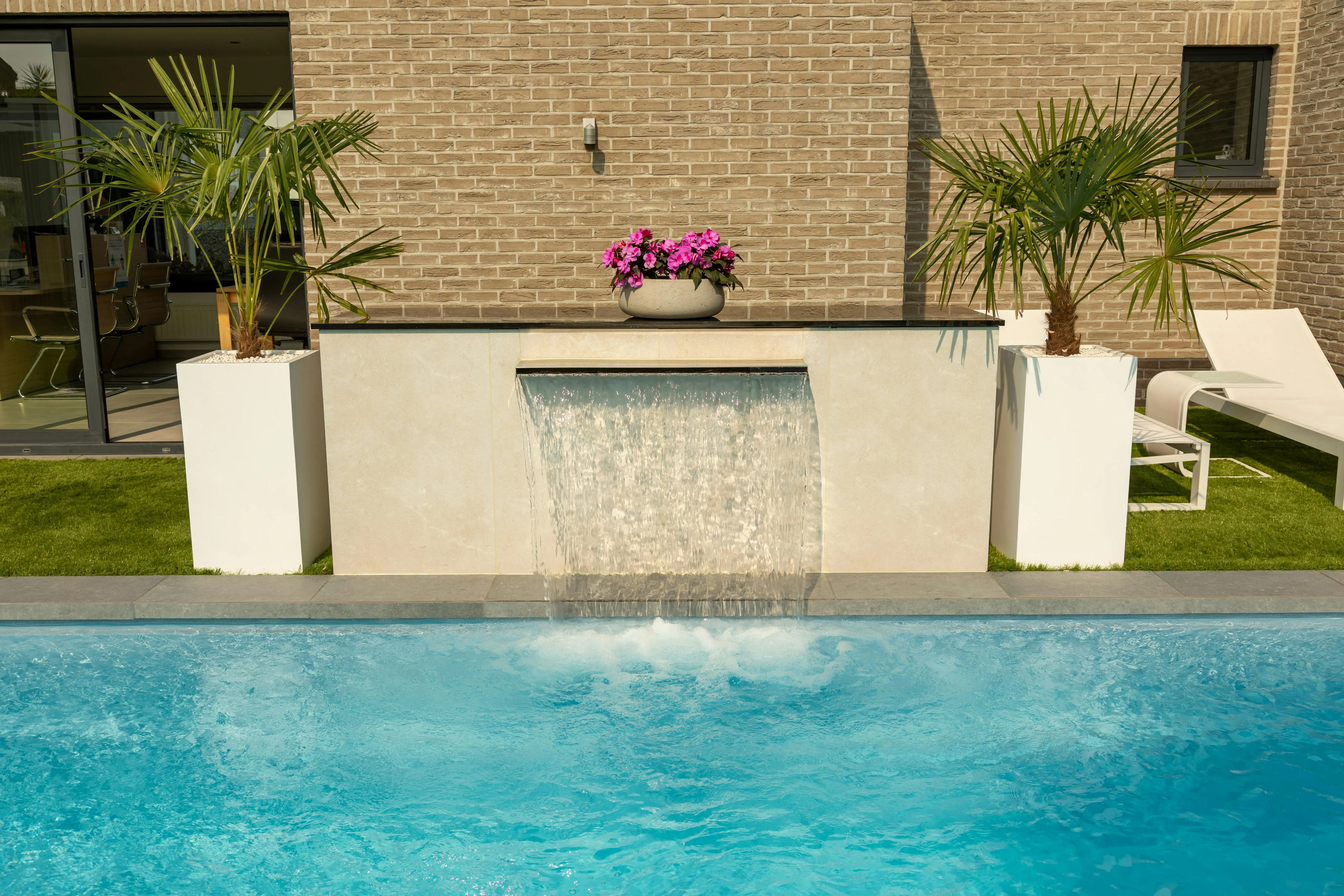 Luxe villa met exclusieve tuin en 600m2 magazijn in KMO-zone foto 41