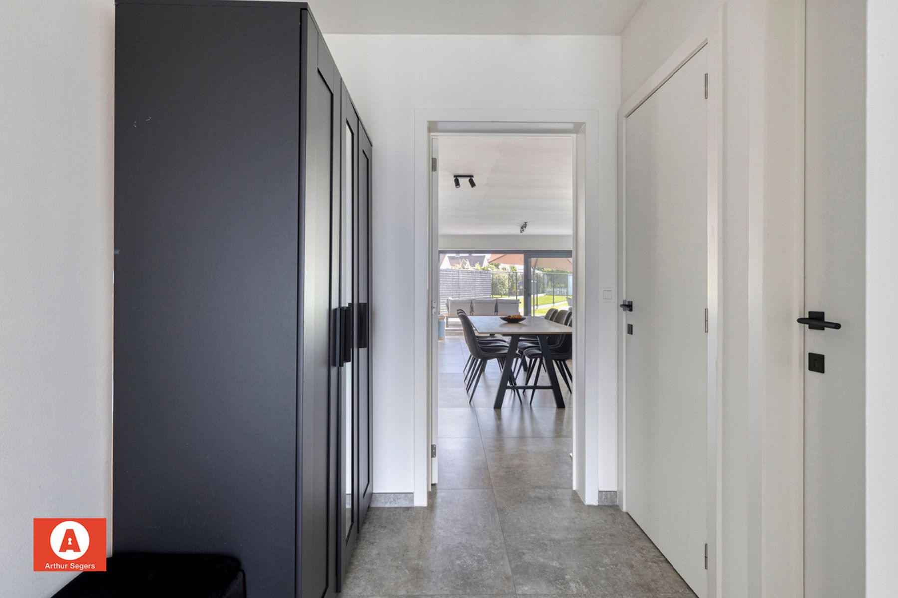 Gelijkvloers appartement met tuin (Z) en 2 staanplaatsen foto 6