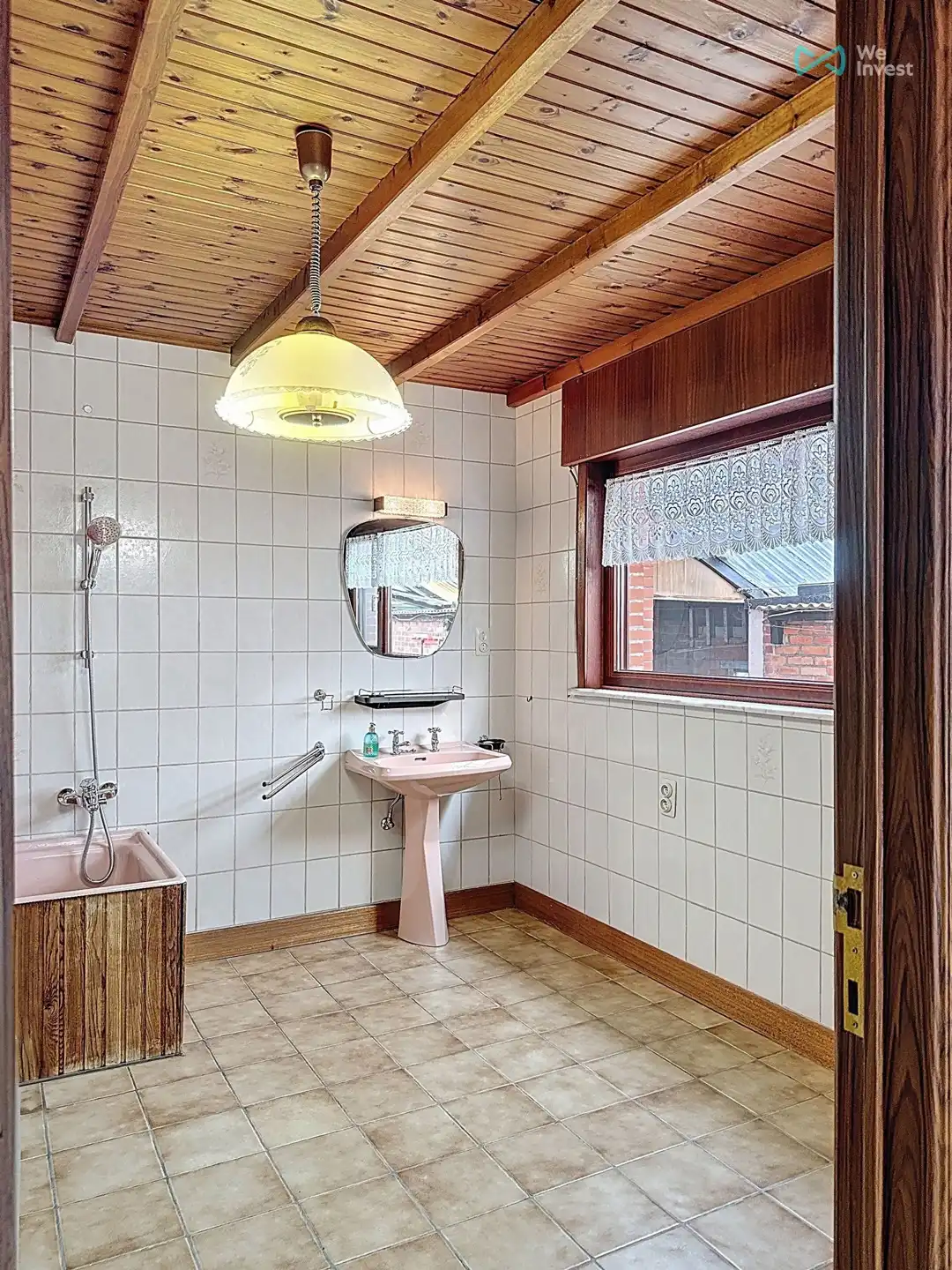 Vrijstaande woning met garage en tuin in rustige woonwijk. foto 10