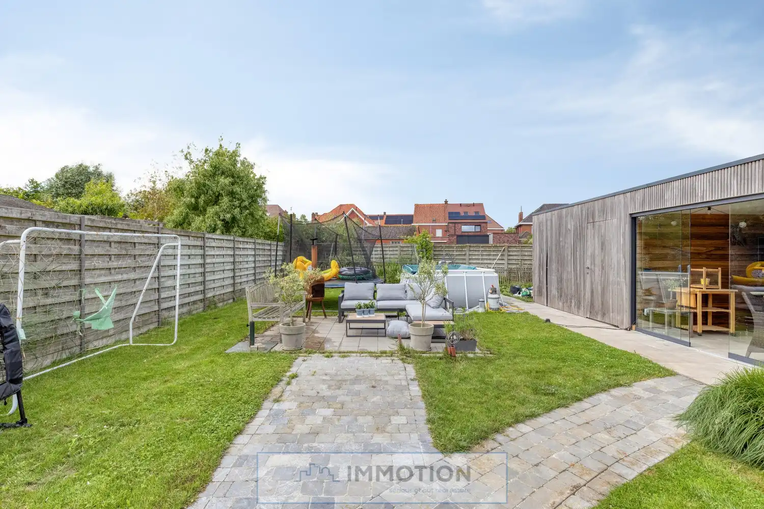 Halfopen gezinswoning met 3 slaapkamers, tuinkamer en poolhouse - Kijkdag met biedmoment op 27/06 foto 26