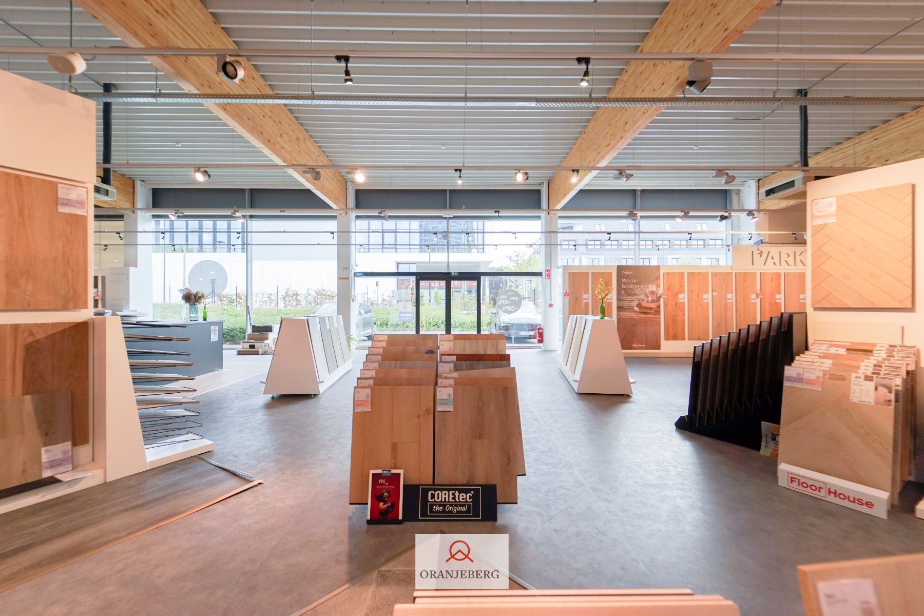 In de schaduw van de IKEA: winkel-magazijn van 750 m² +P! foto 18